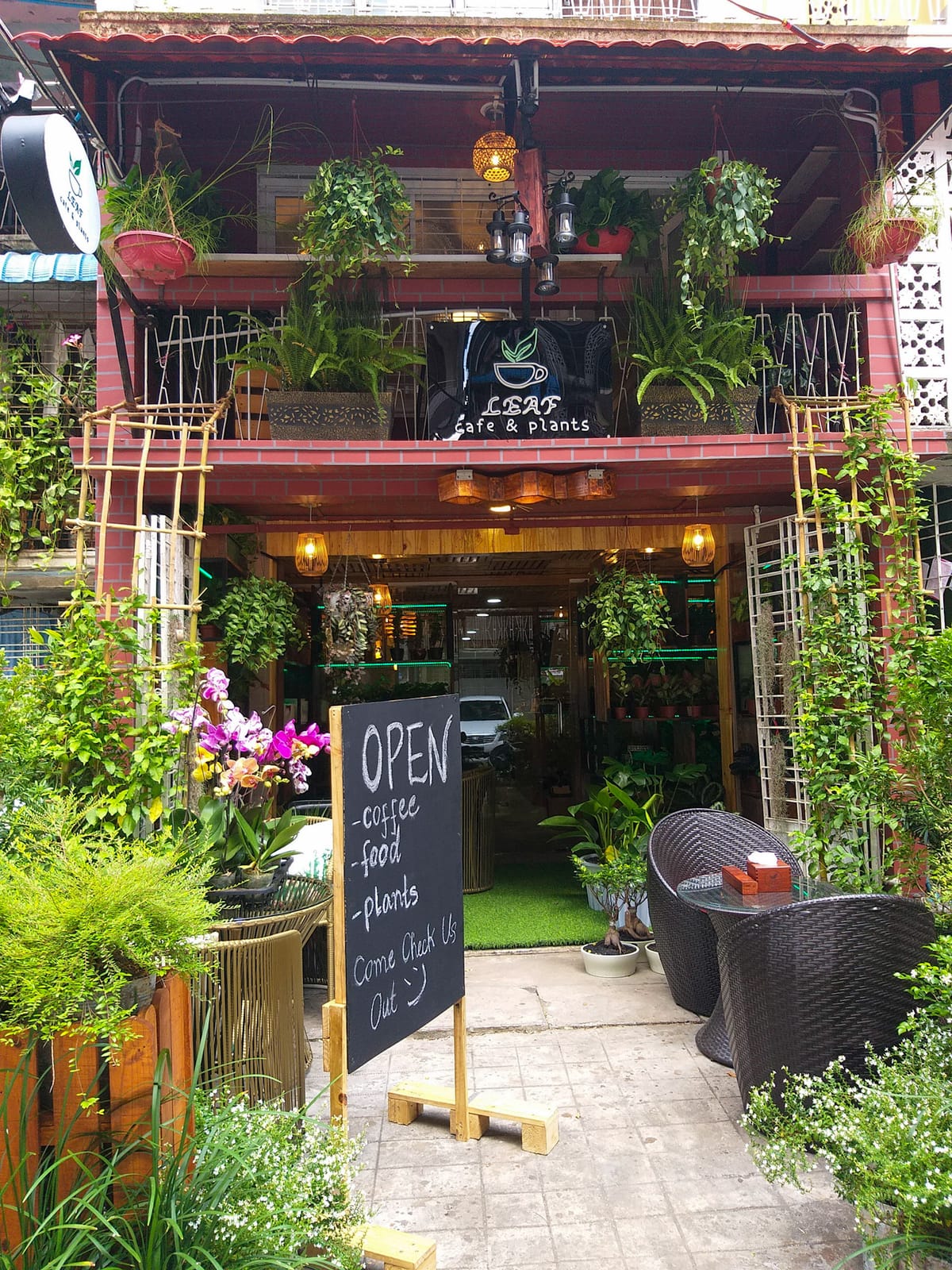 LEAF Cafe & Plants