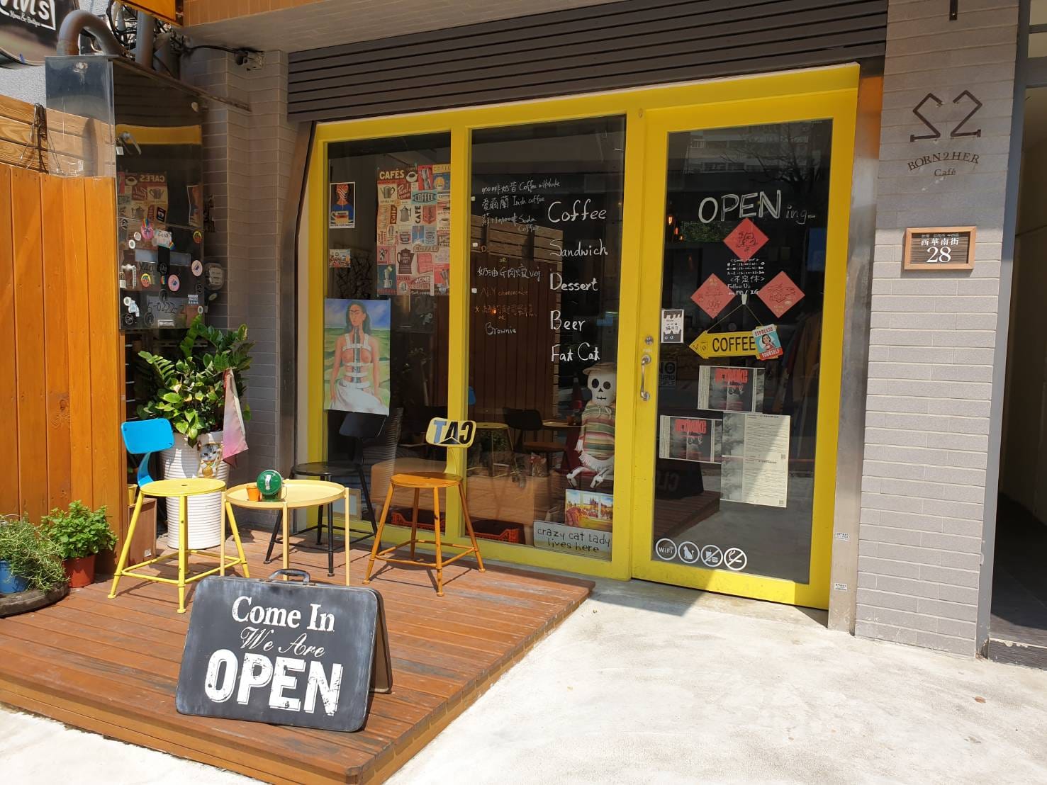 BORN 2 HER Cafe