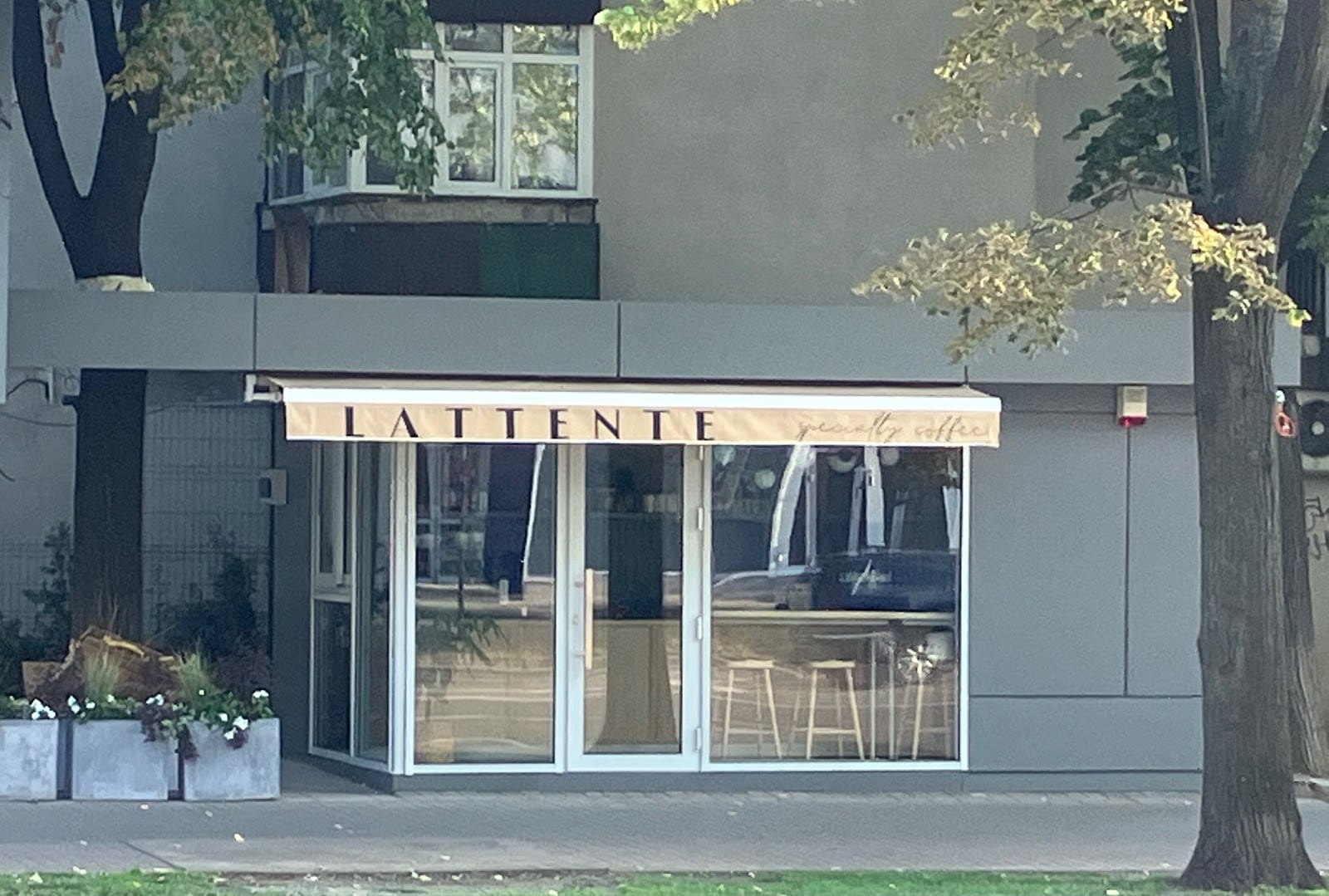 Cafeneaua Lattente Specialty Coffee