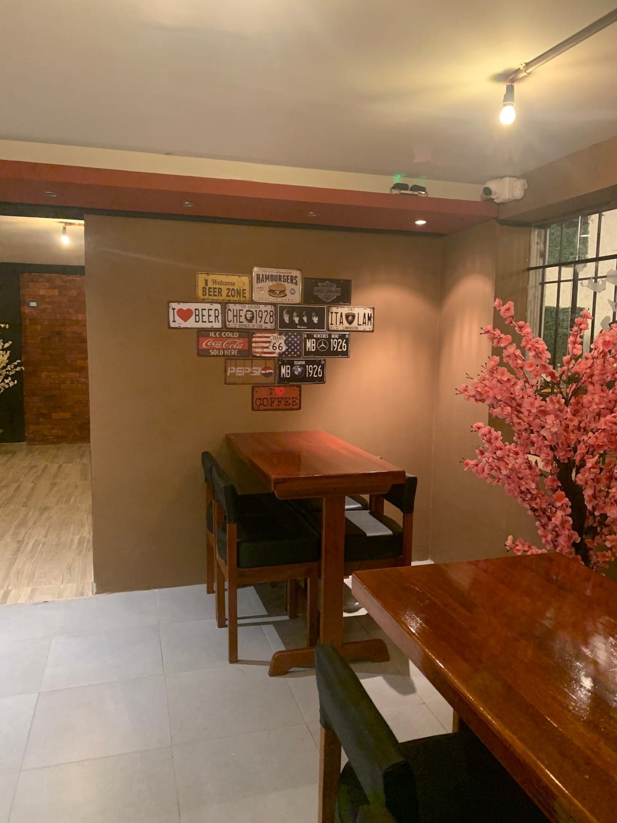 TUPAC Cafe - Bar