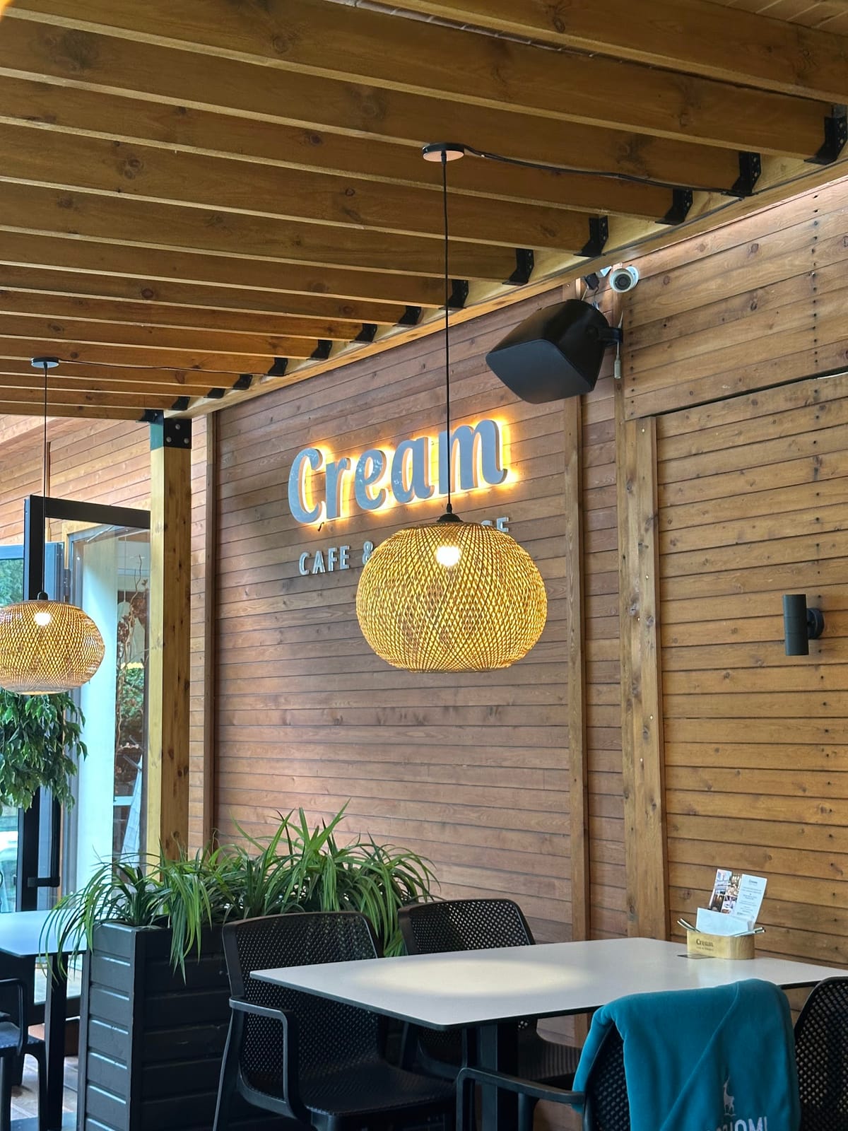 Cream Cafe & Terrace