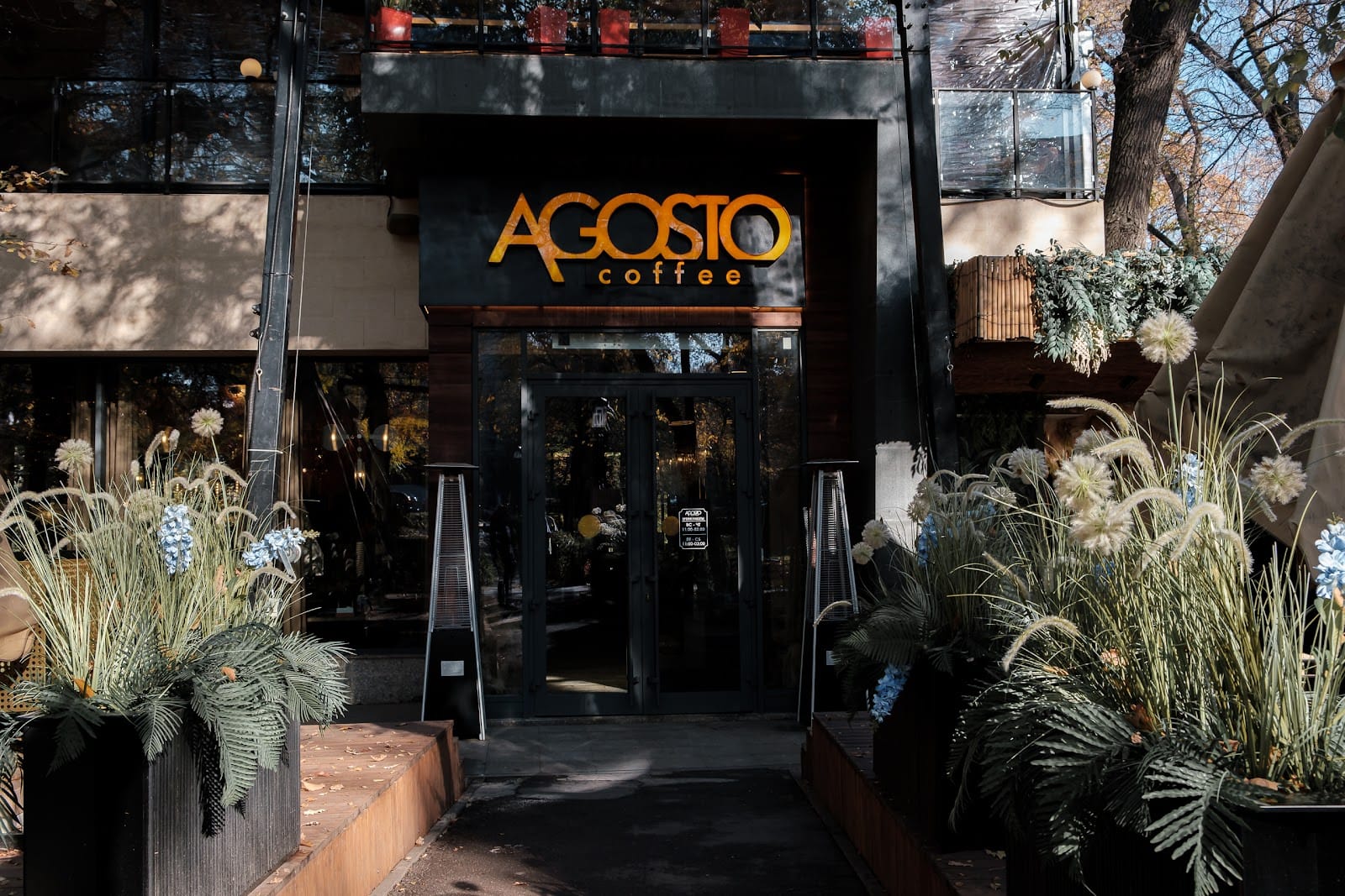 Agosto park cafe