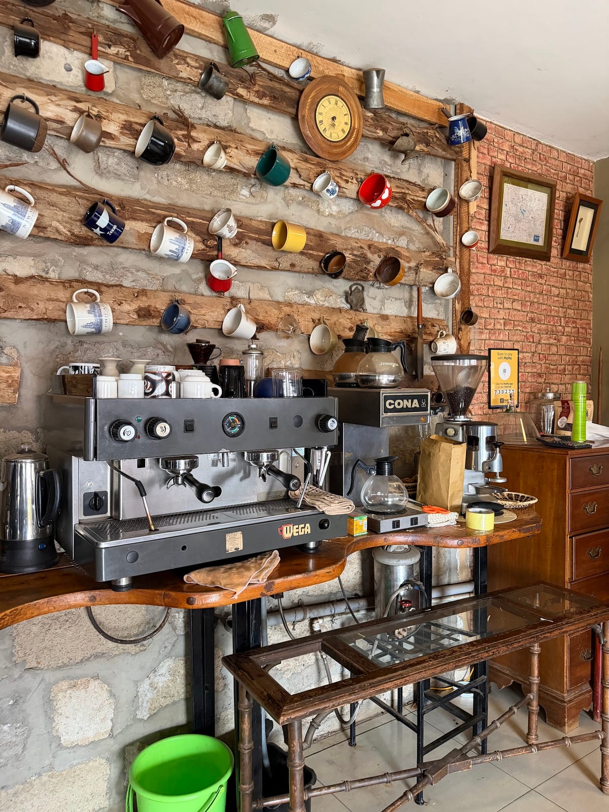 1000 Cups Coffee House