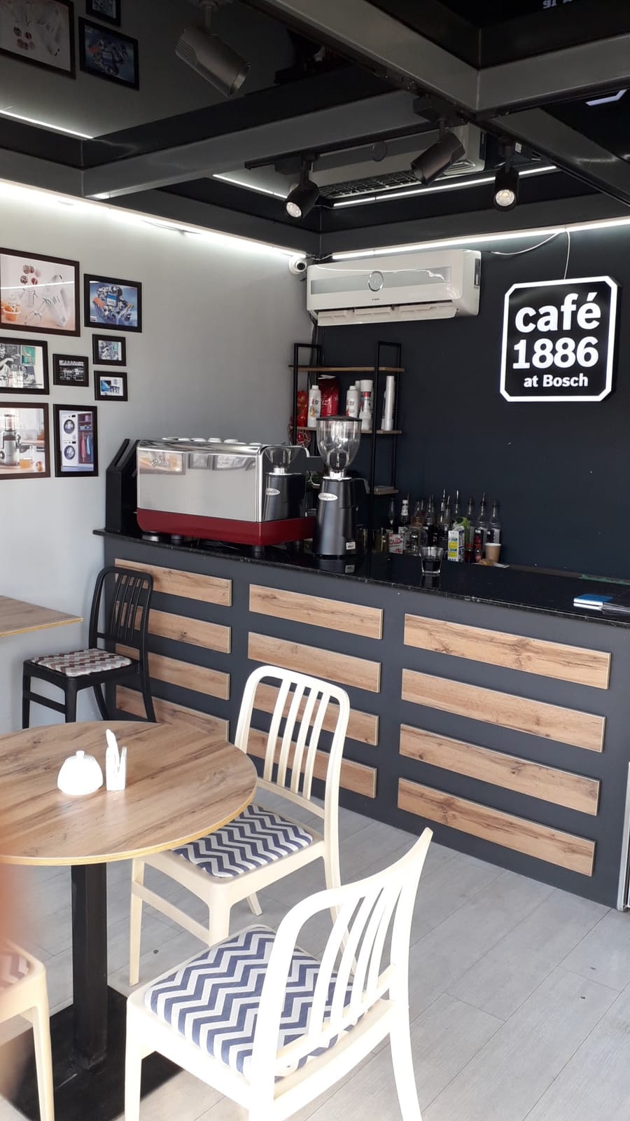 Cafe 1886