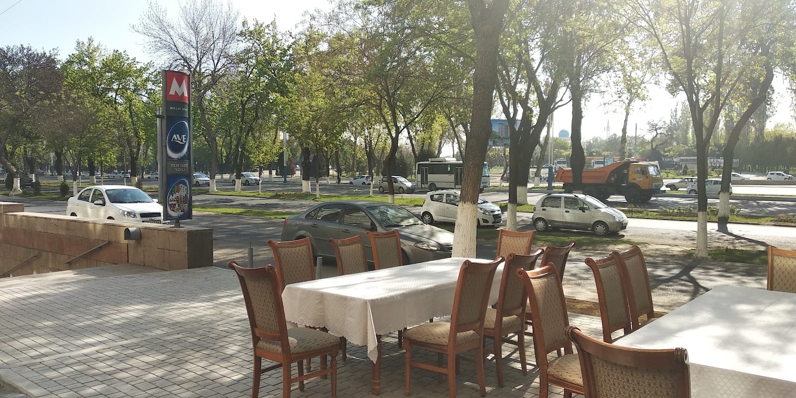 Moida by Azon - Book Cafe