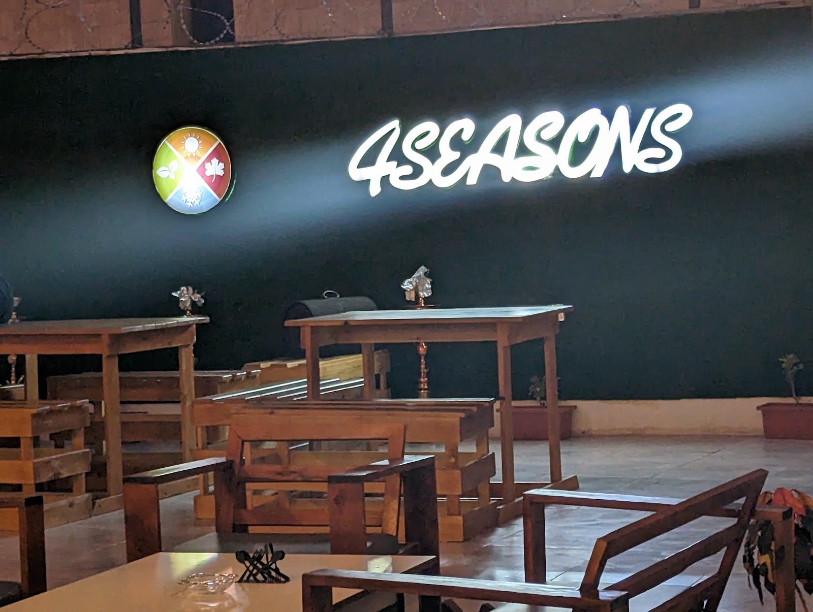 4SEASONS Cafe & Restaurant