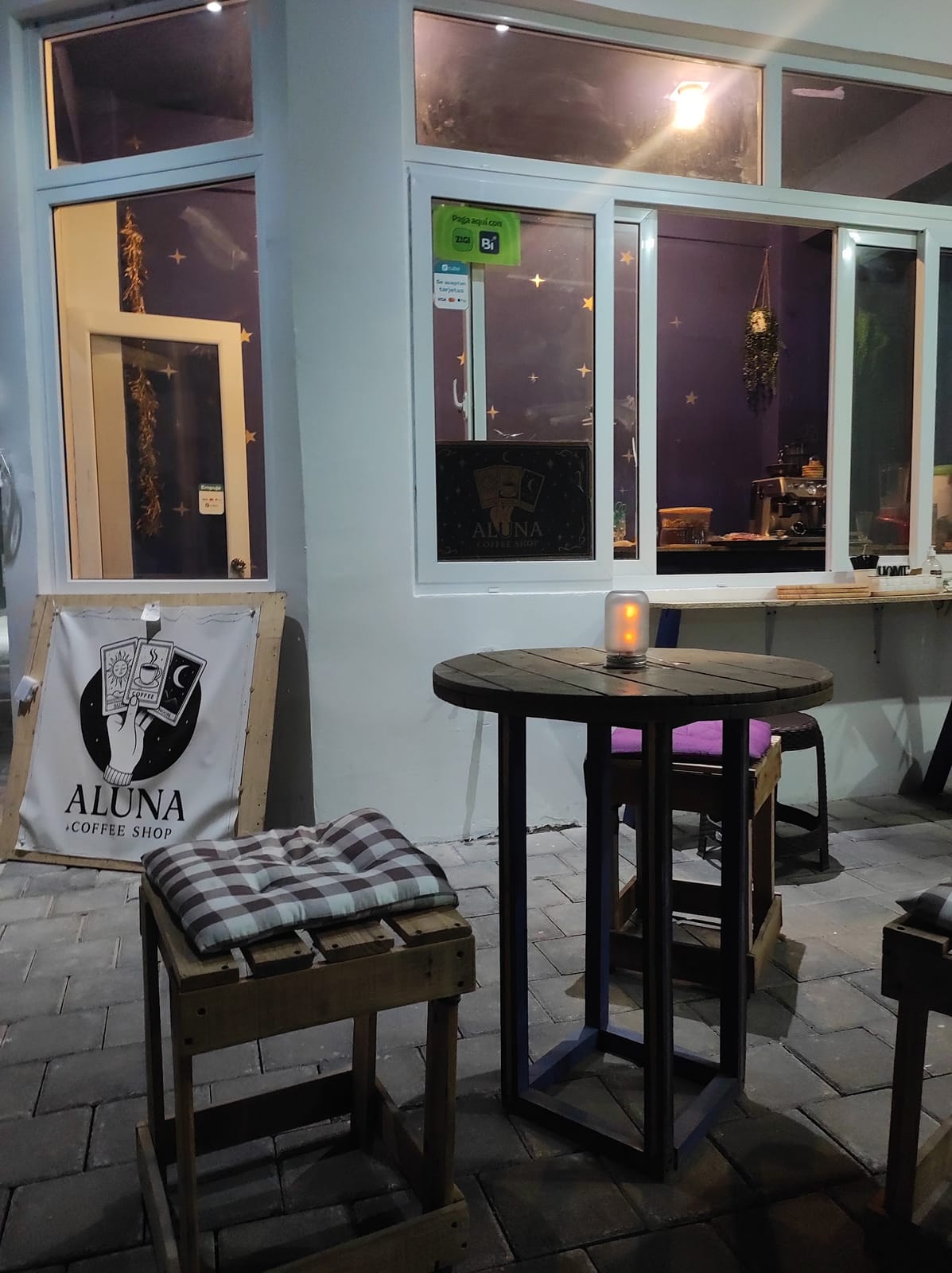 Aluna Coffee Shop