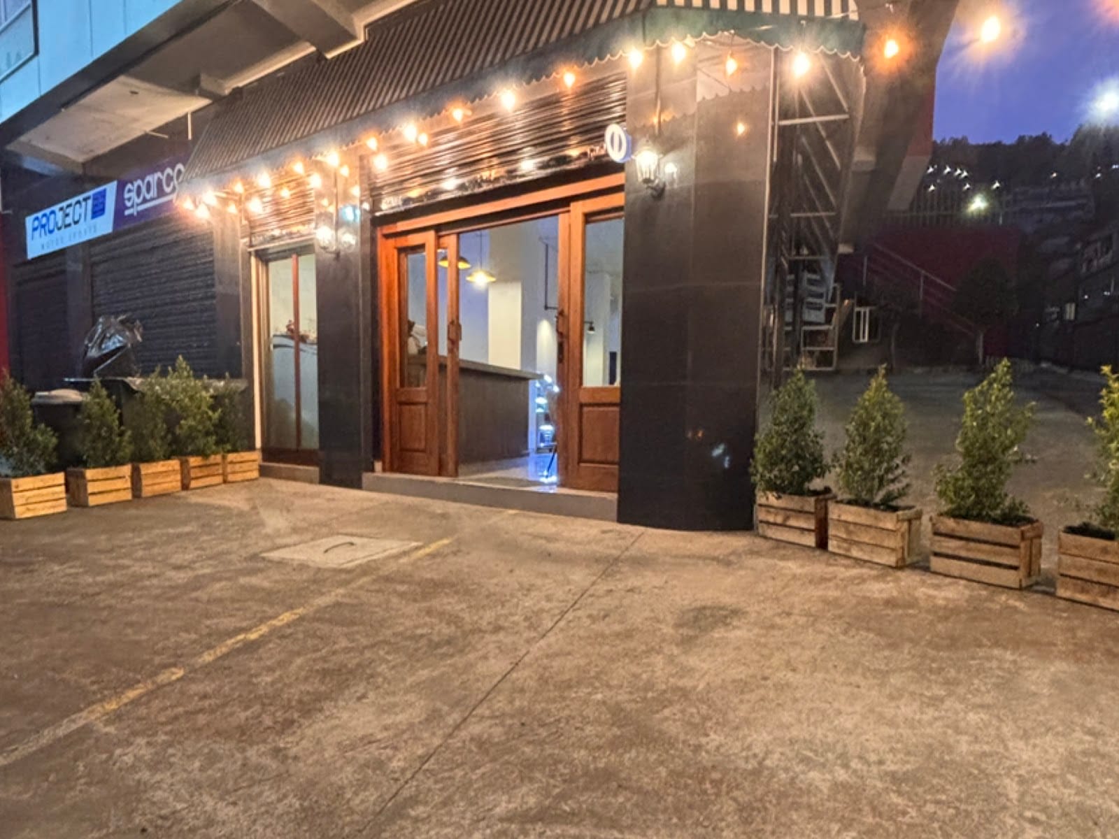 REFUGIO COFFEE LOUNGE