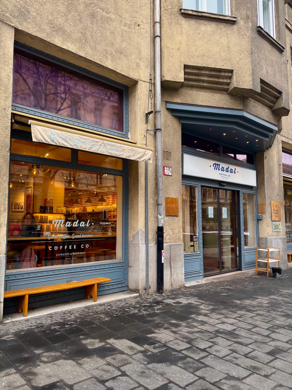 Madal Cafe - Specialty Coffee Shop - Kávézó, Kávészaküzlet
