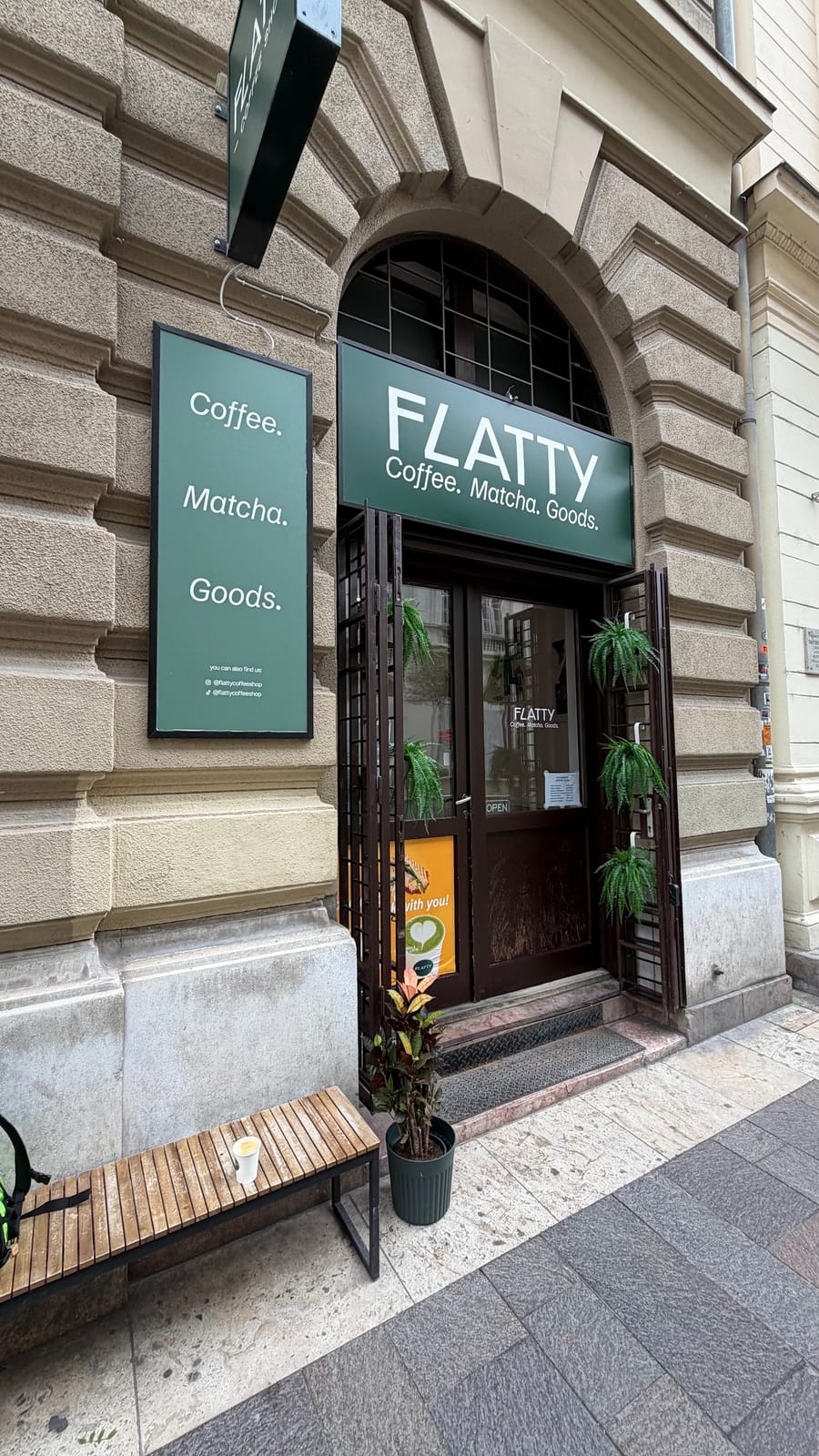 Flatty Coffee Shop - Fövám
