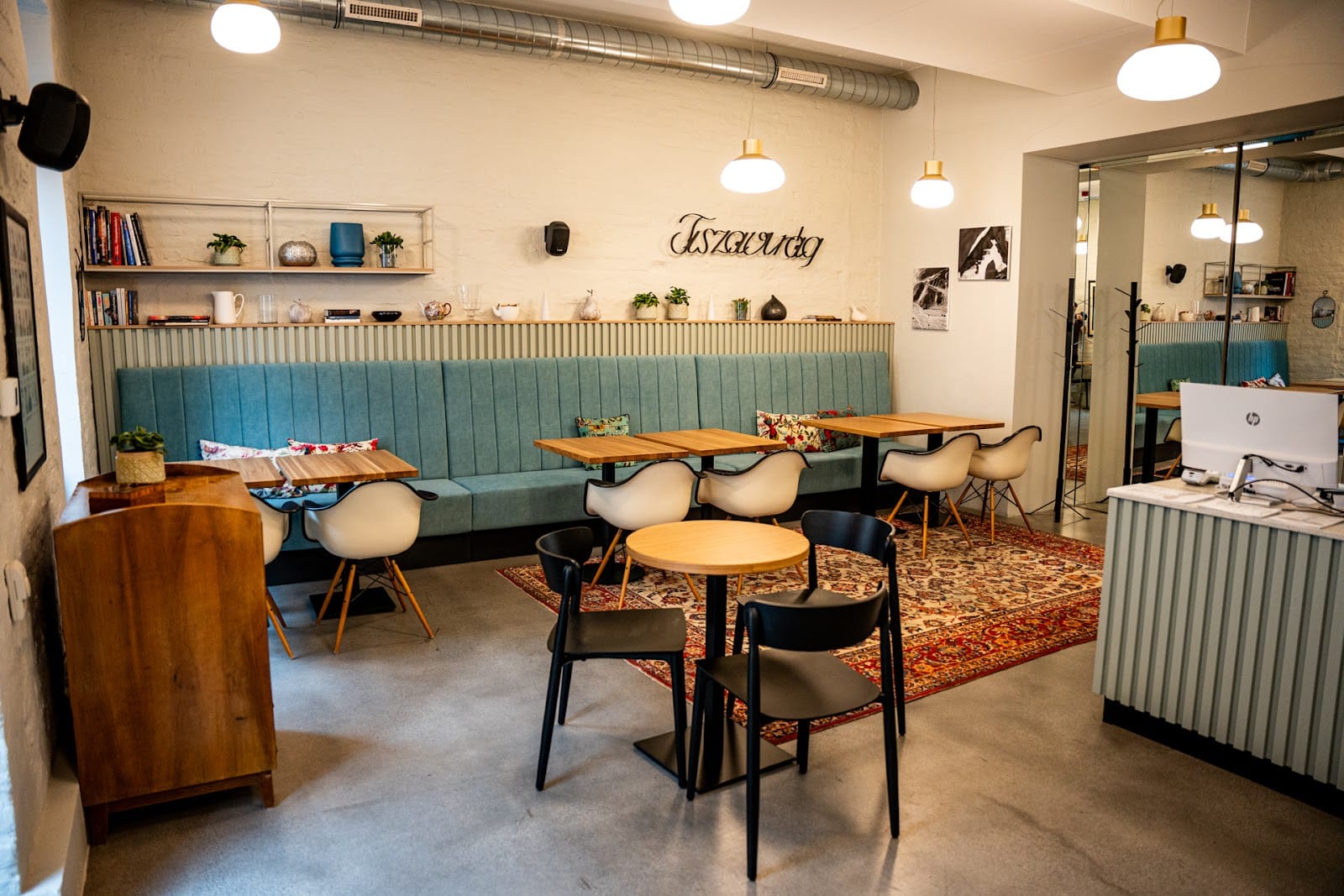 Tiszavirág Cafe, Brunch & Bistro
