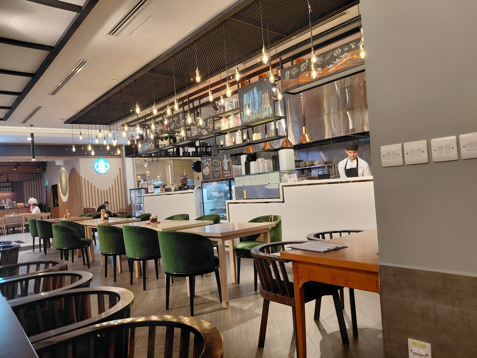 Le Noir Cafe & Kitchen