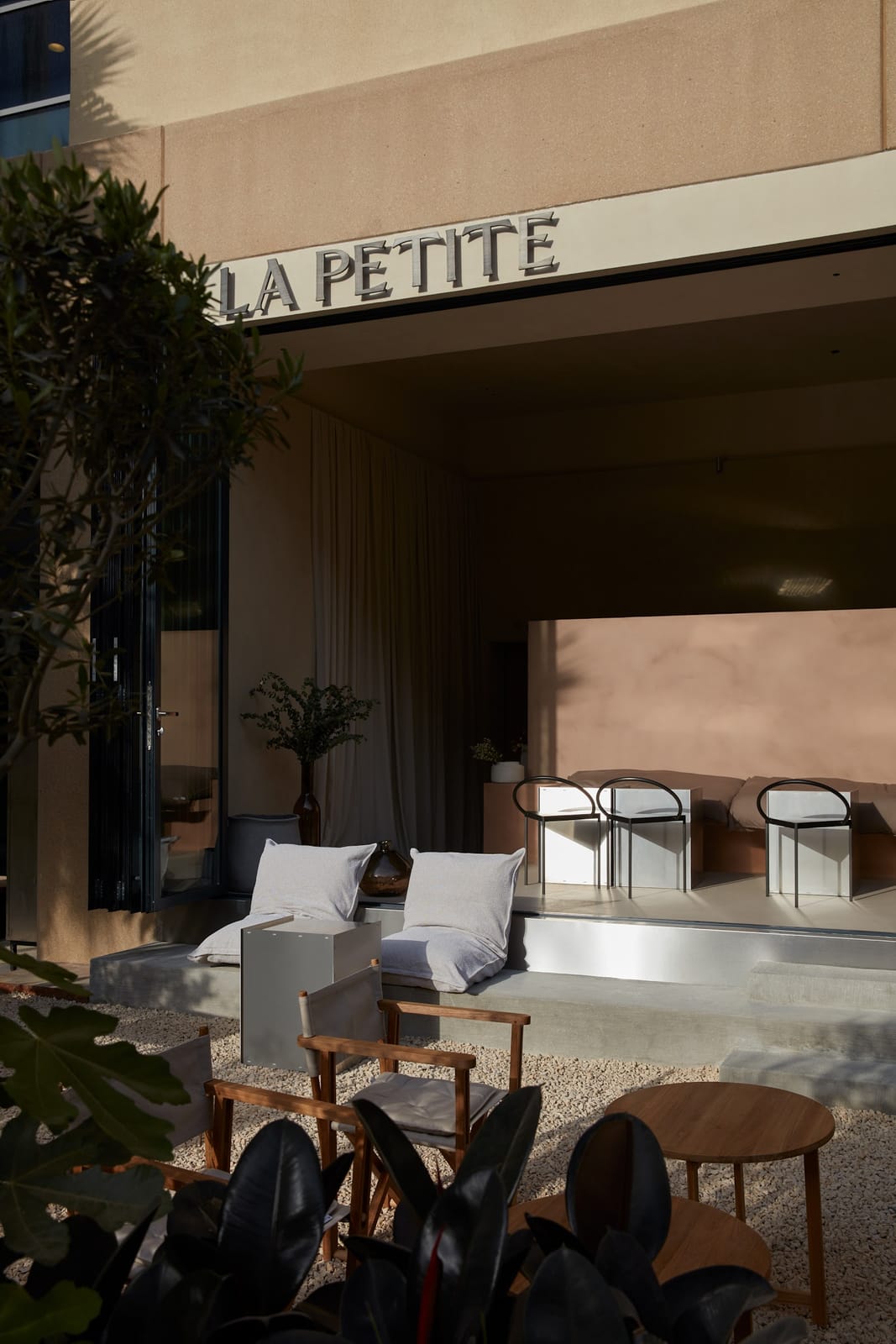 LA PETITE