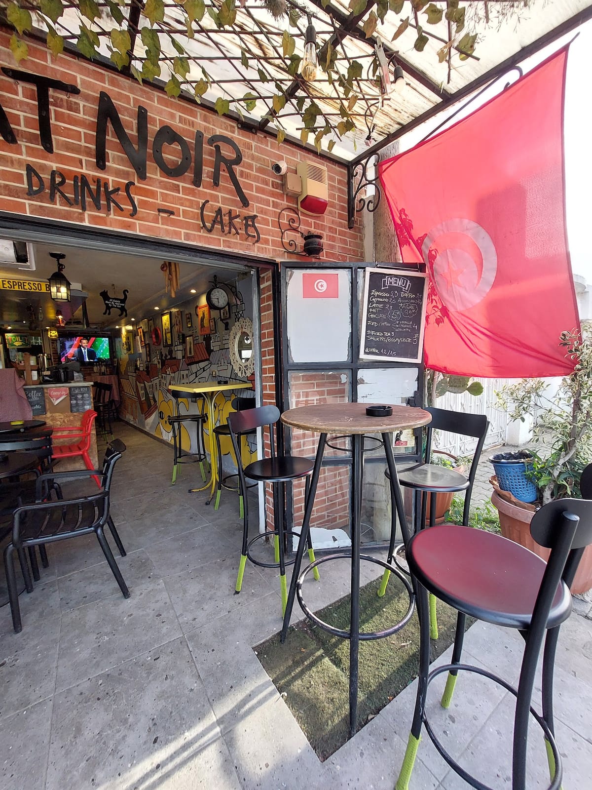 Le Chat Noir, Espresso bar