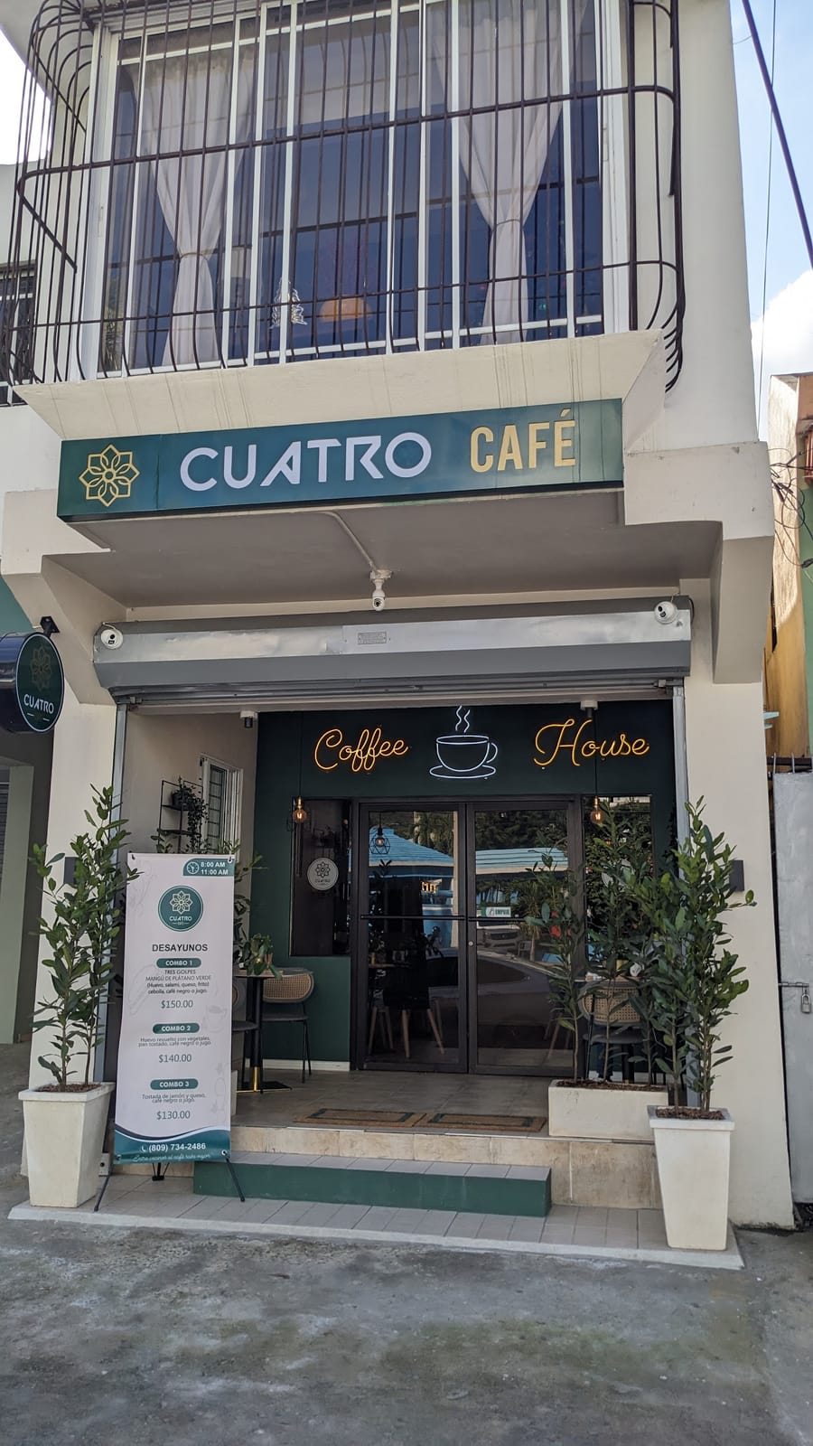 Cuatro Cafe - Coffee House