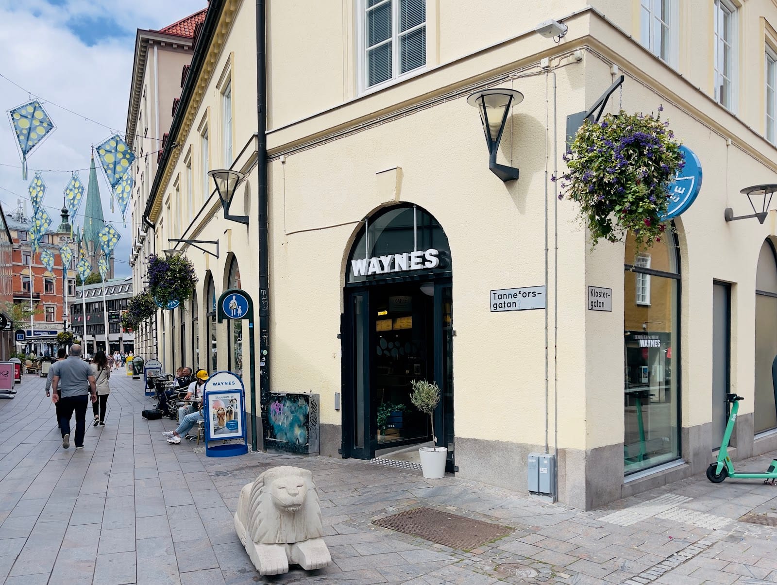 Waynes Coffee