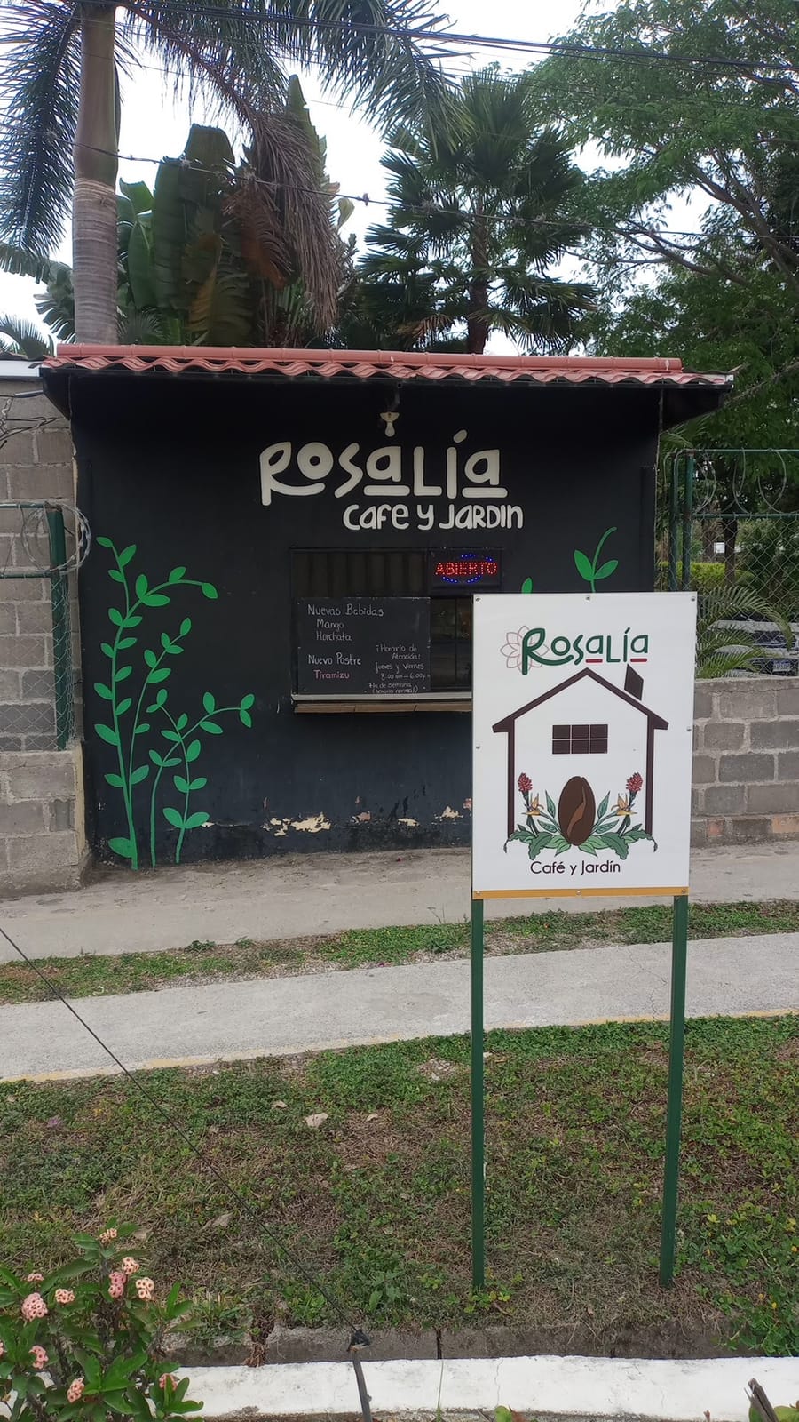 Rosalia Cafe y Jardin