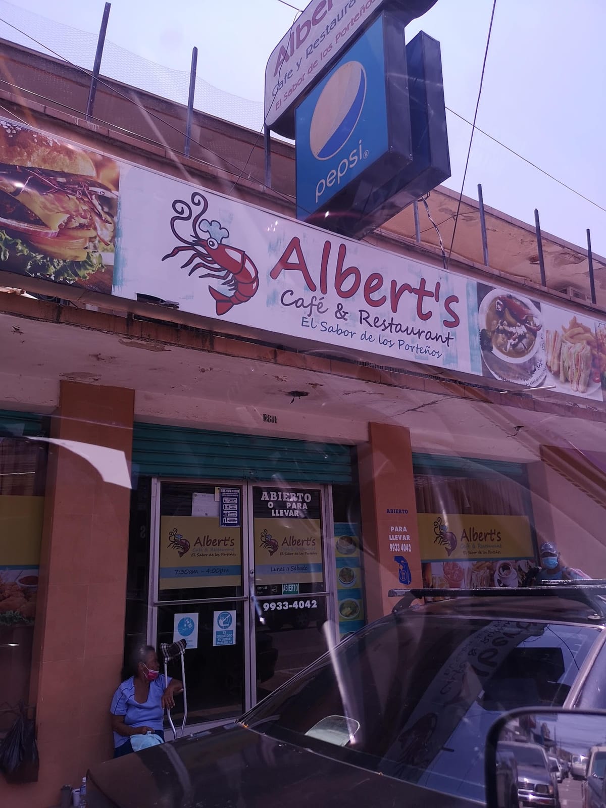 Albert's Cafe & Restaurante