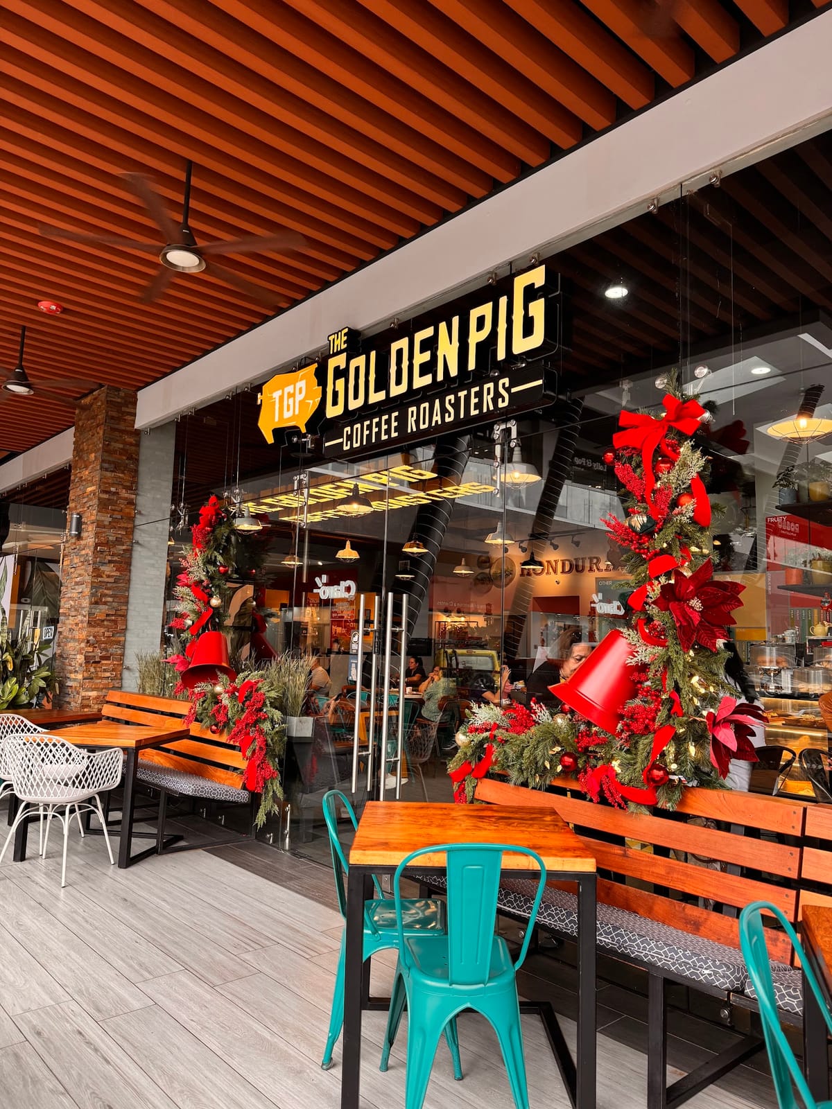 The Golden Pig Coffee Roasters • Paseo Próceres