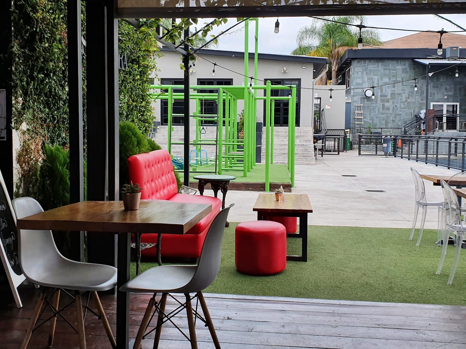 Sumatra Bistro y Cafe