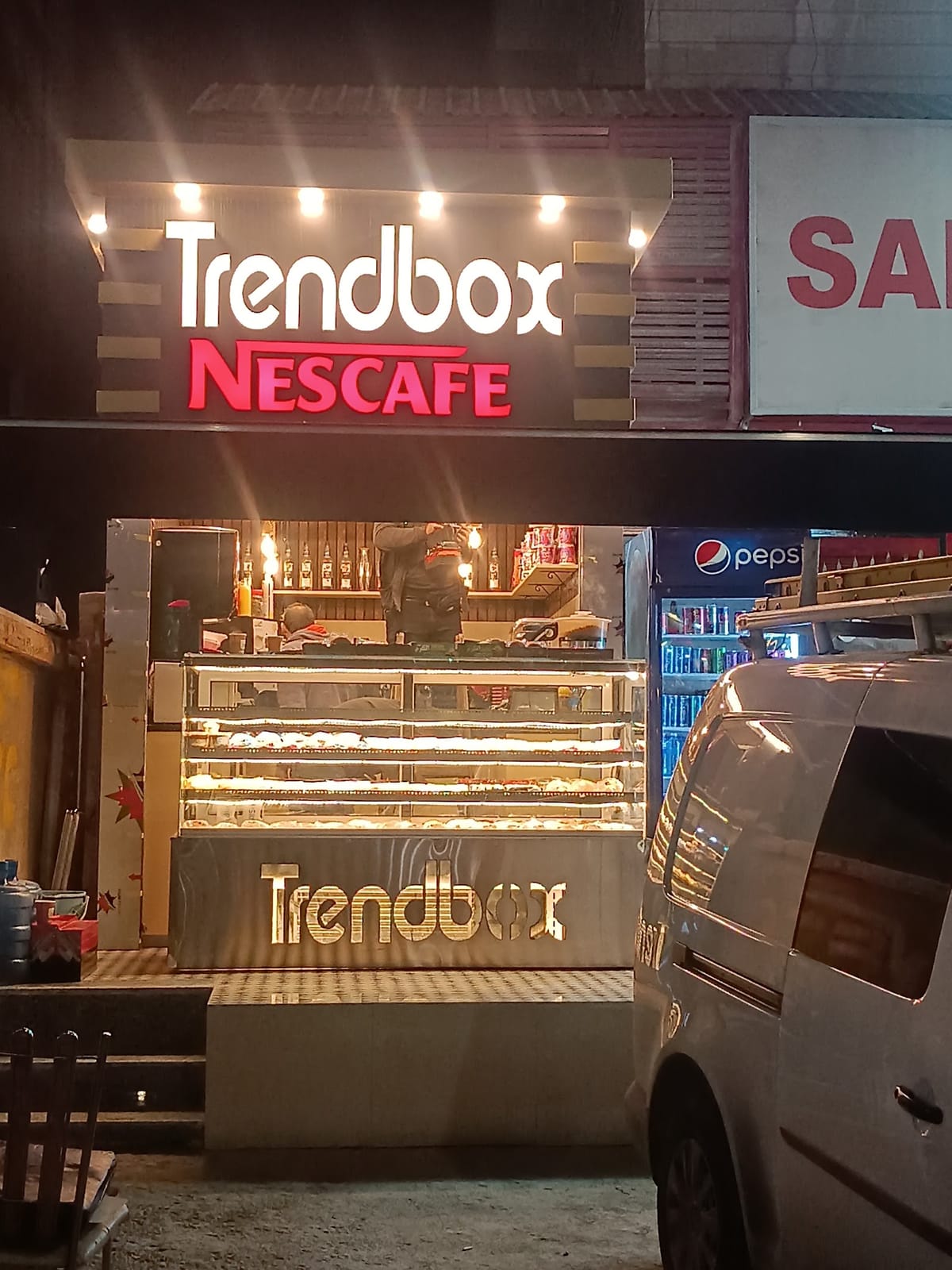 Trend box cafe