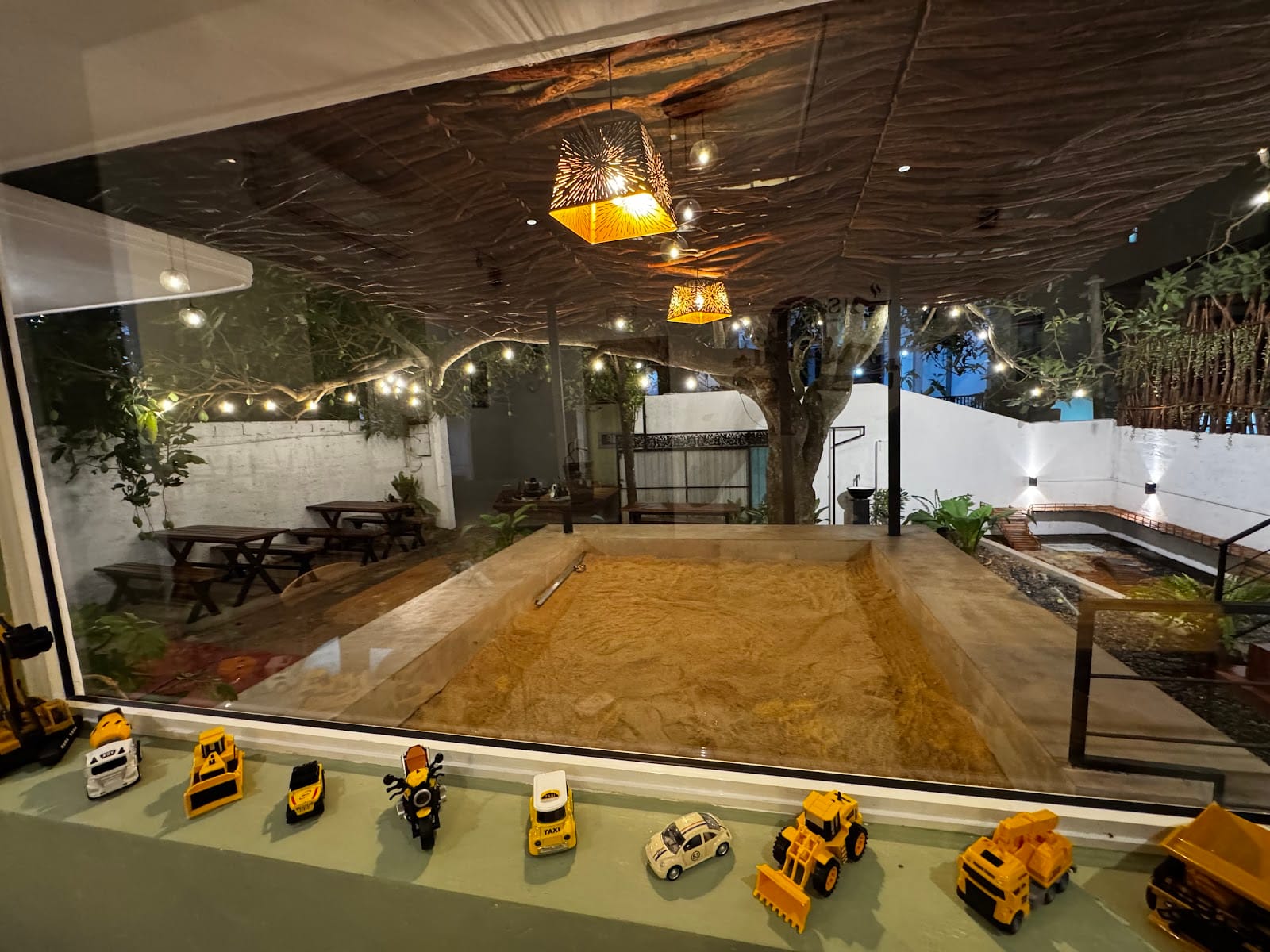 Sandpit Cafe Mount Lavinia