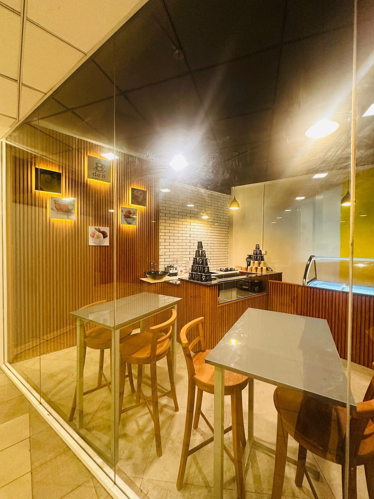 De 8 Family Cafe
