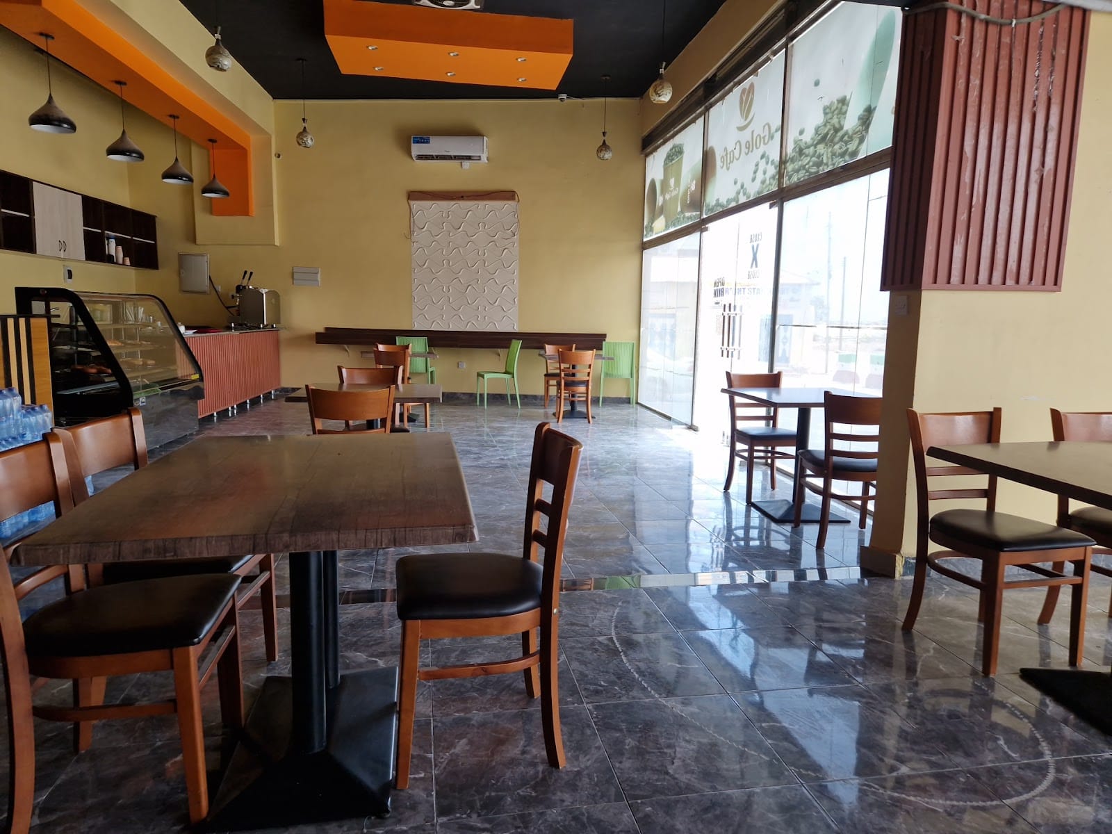 Gole café