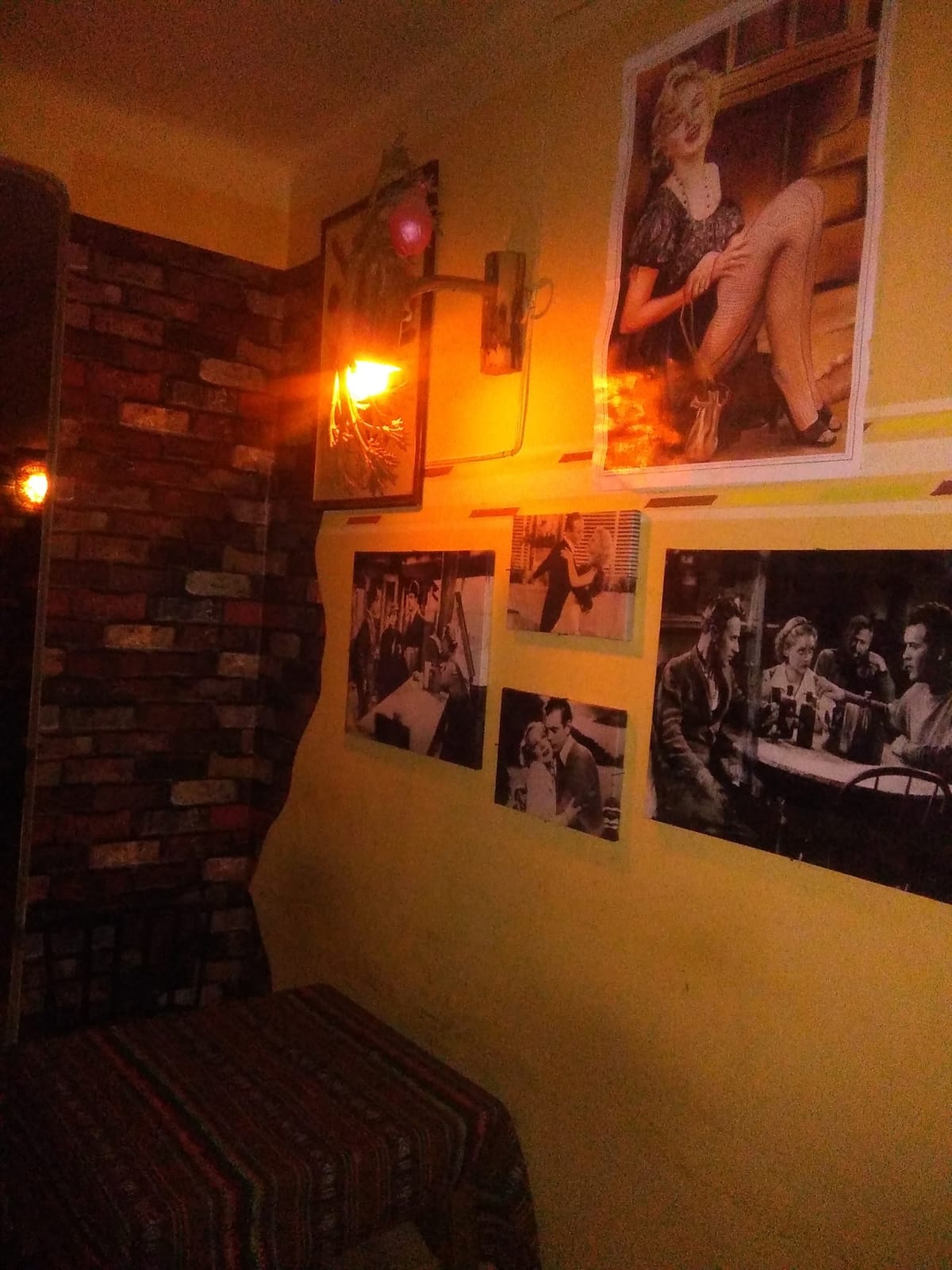 CAFE VEJUKO'S Pub