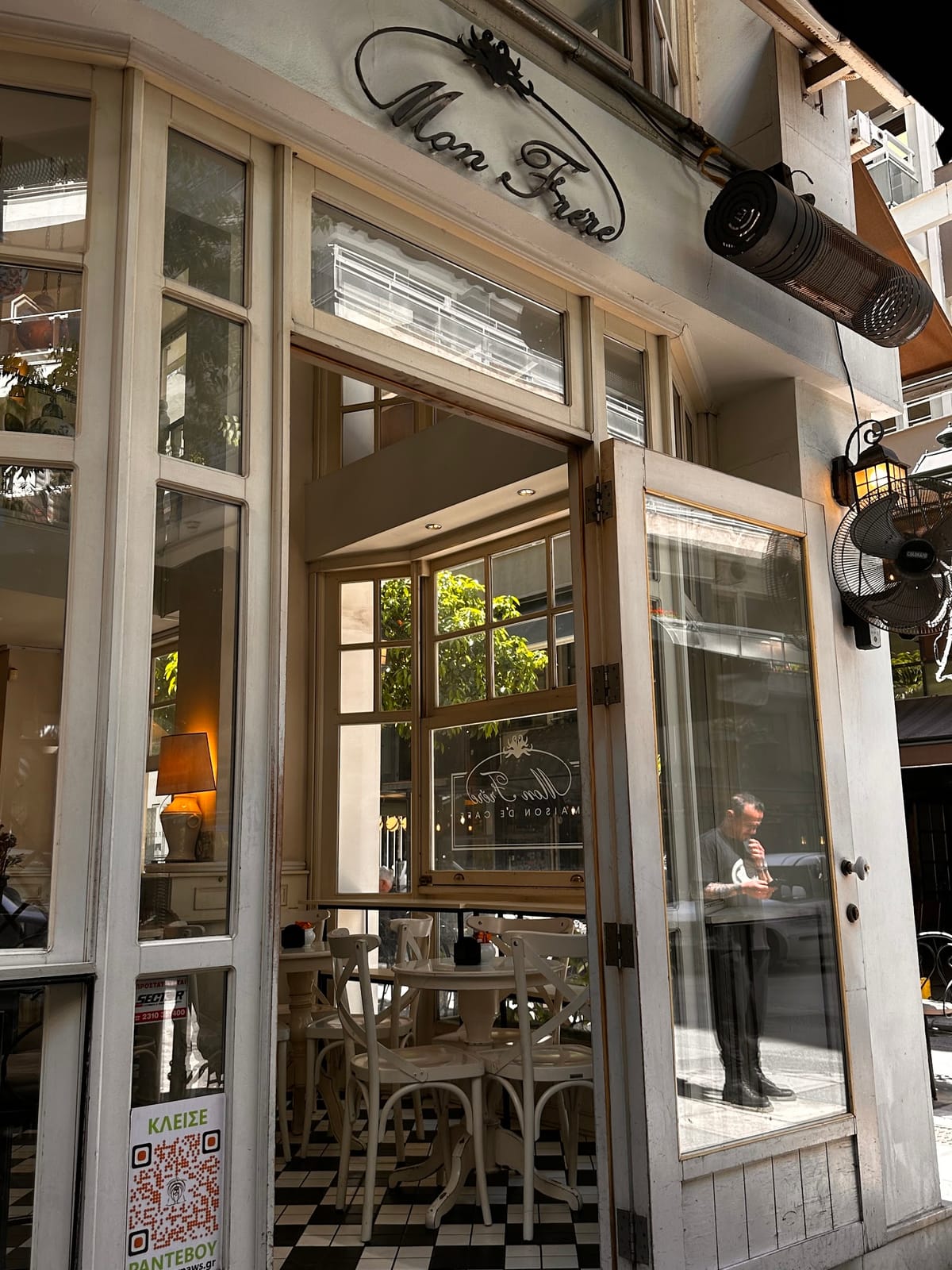 MON FRERE CAFE