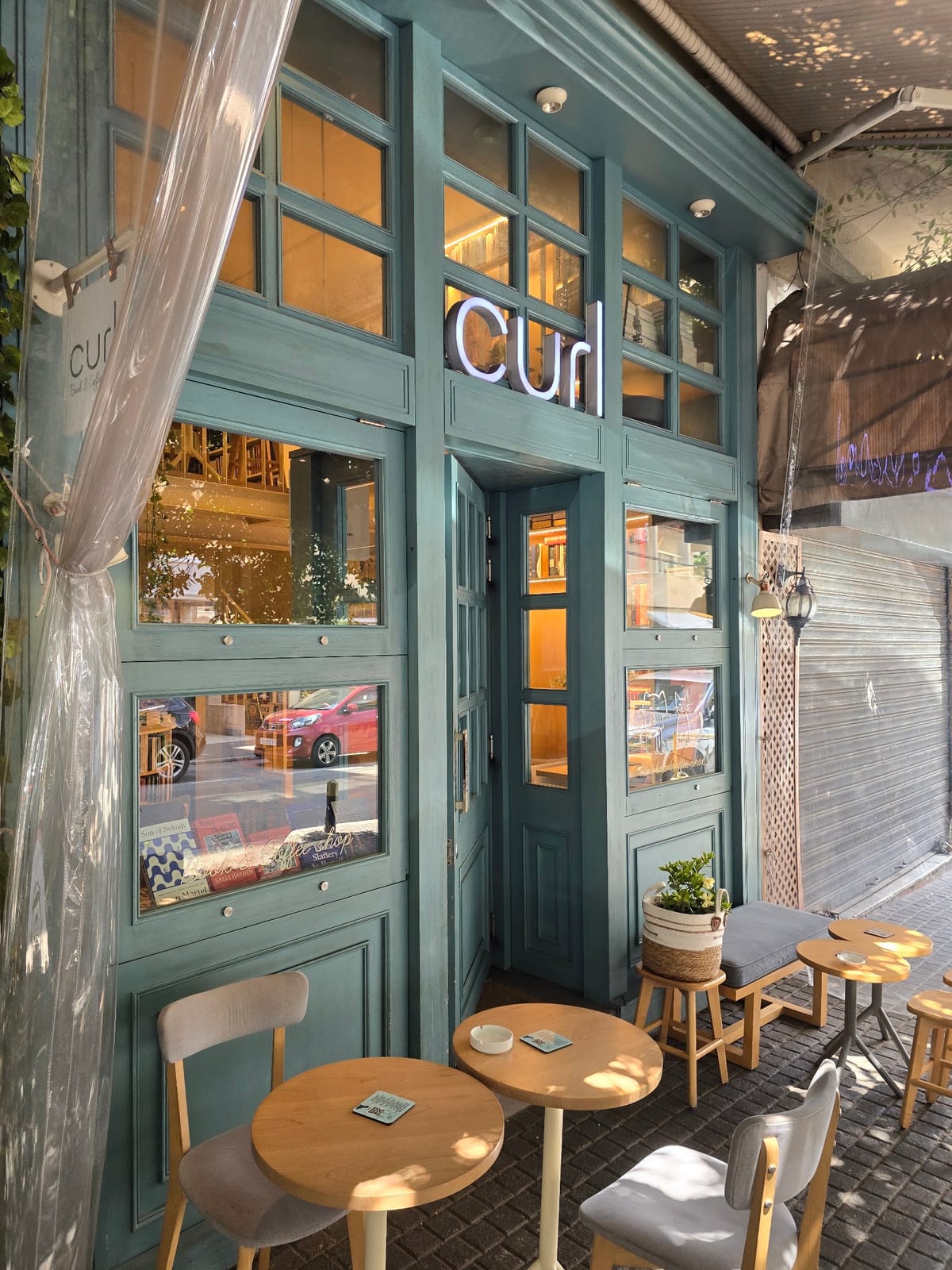 curl book & coffee shop