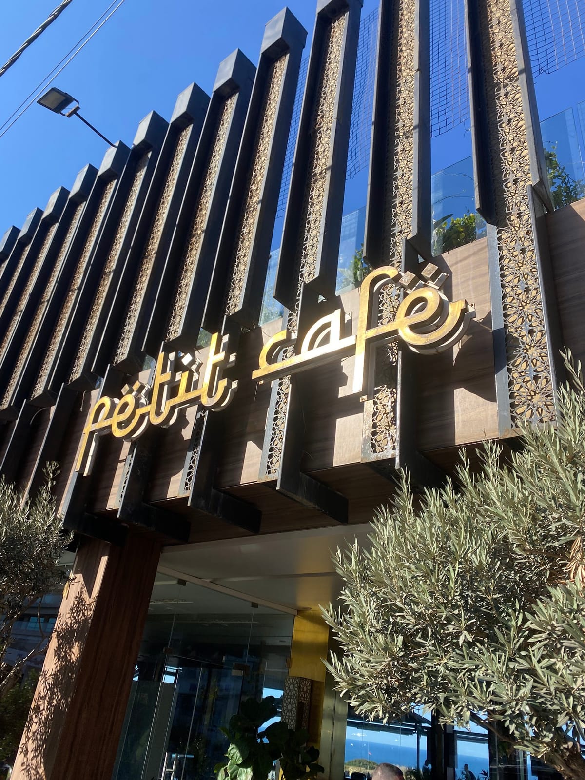 Petit Café - Restaurant
