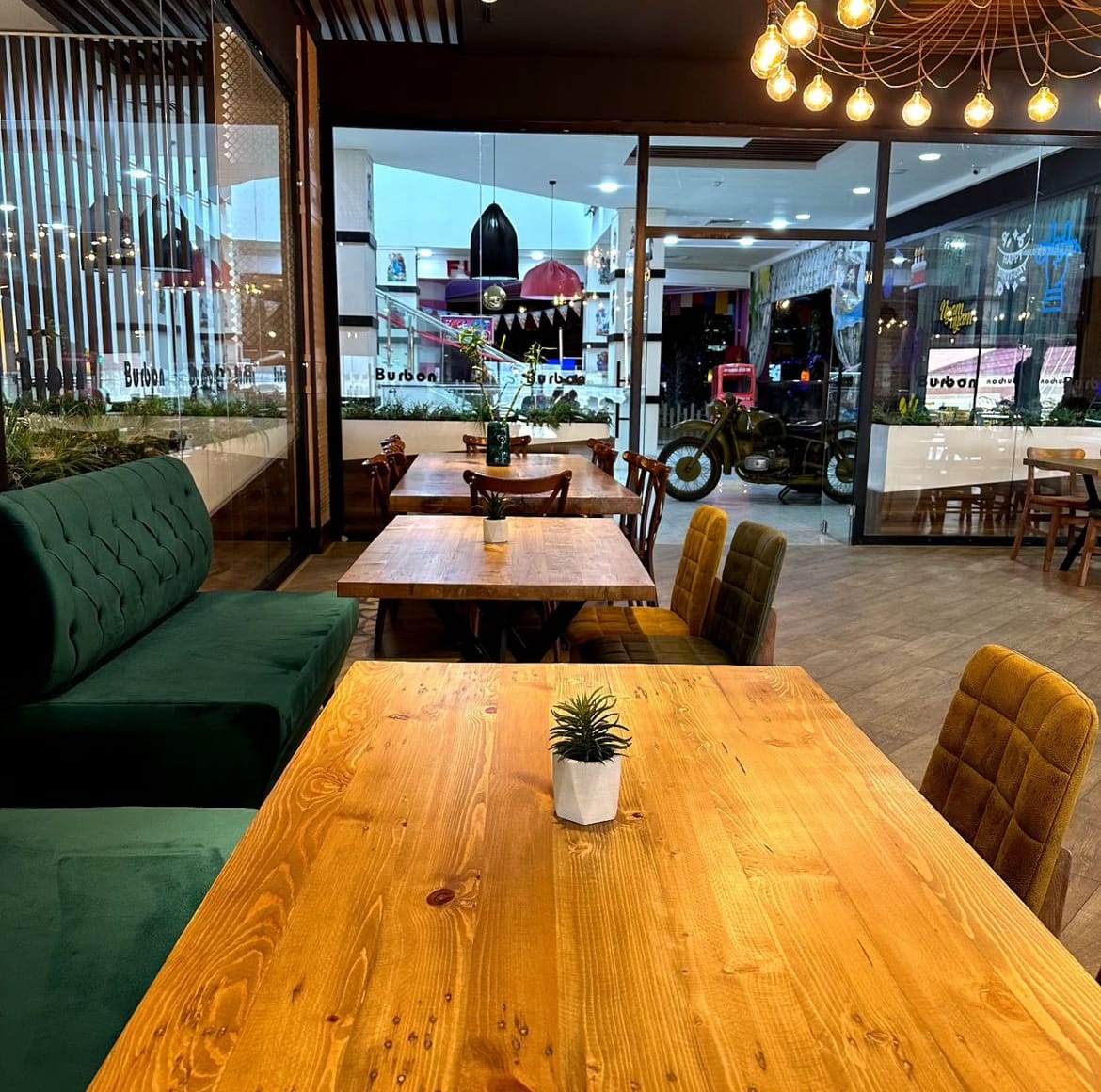 Burbon Coffee Shop Xemse Filialı