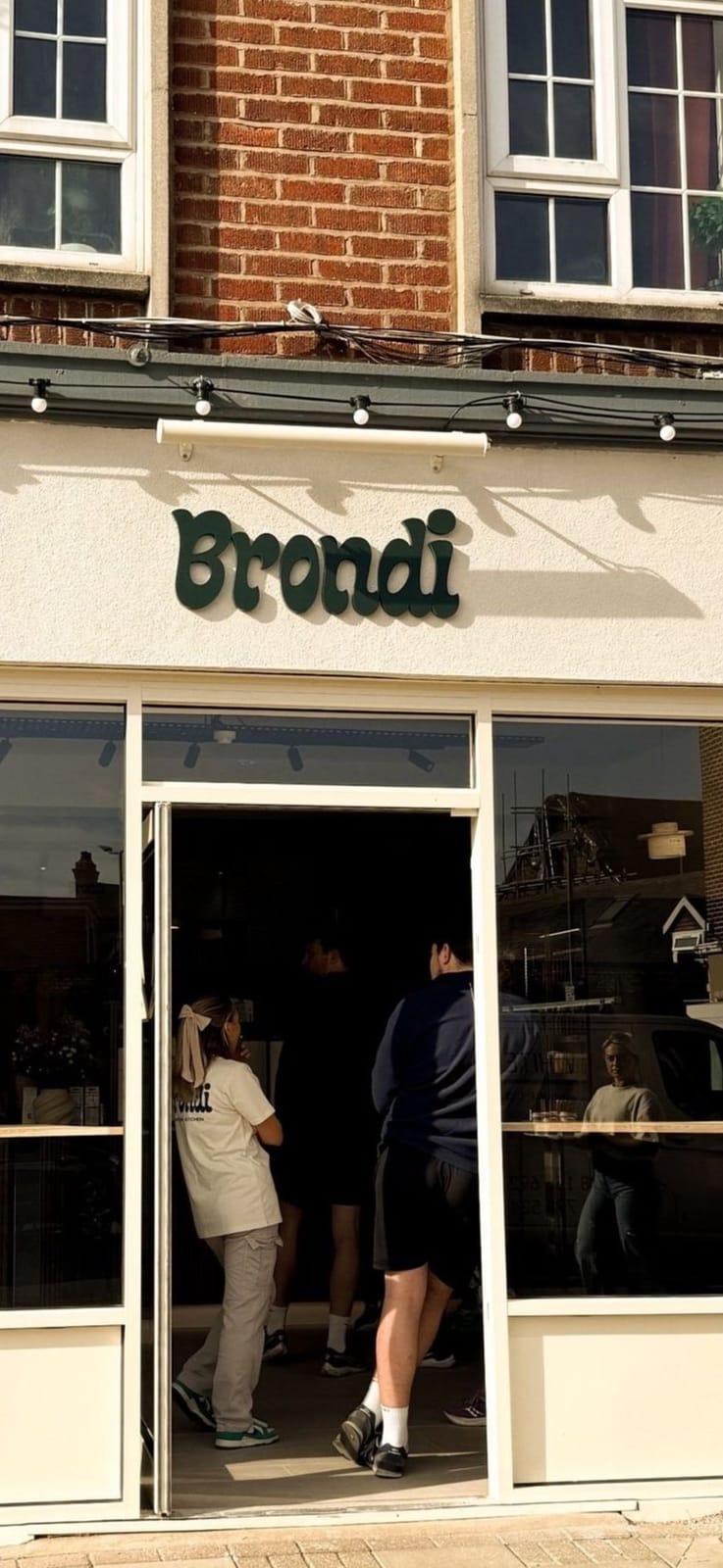 Brondi photo 6