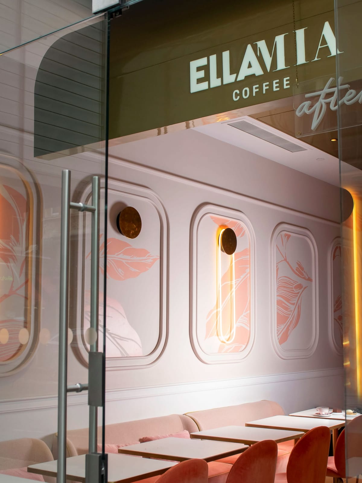 EllaMia London photo 7