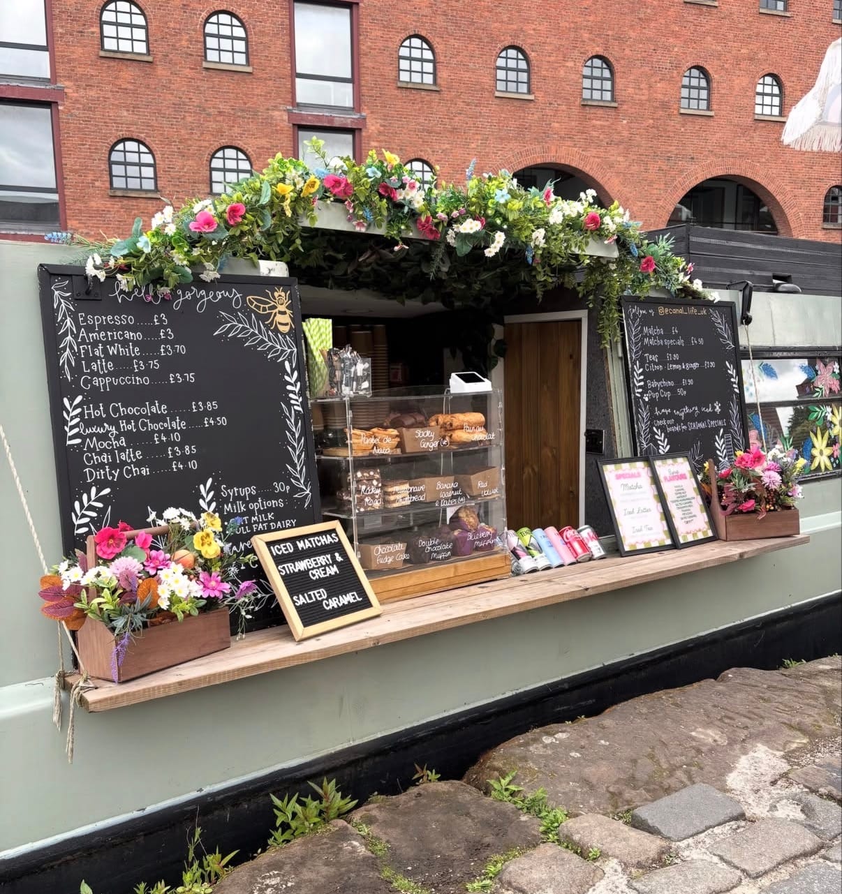 The coffee & cake boat