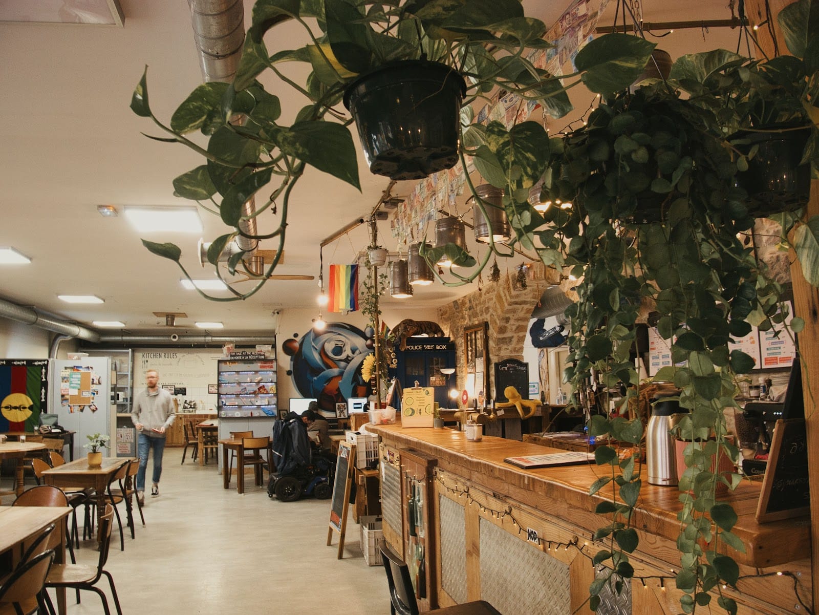 Le Flâneur bar & café
