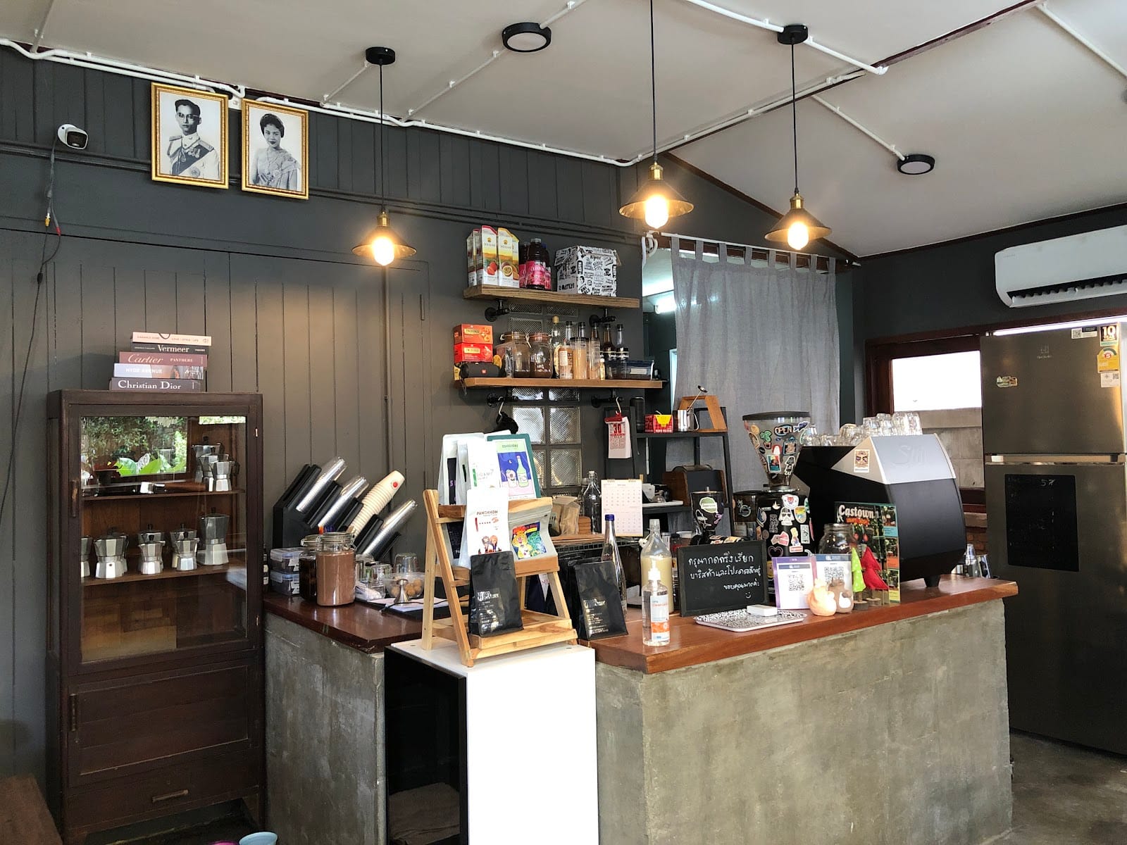 บ้านหลังวัด Baan Lang Wat (Cafe & Roastery)
