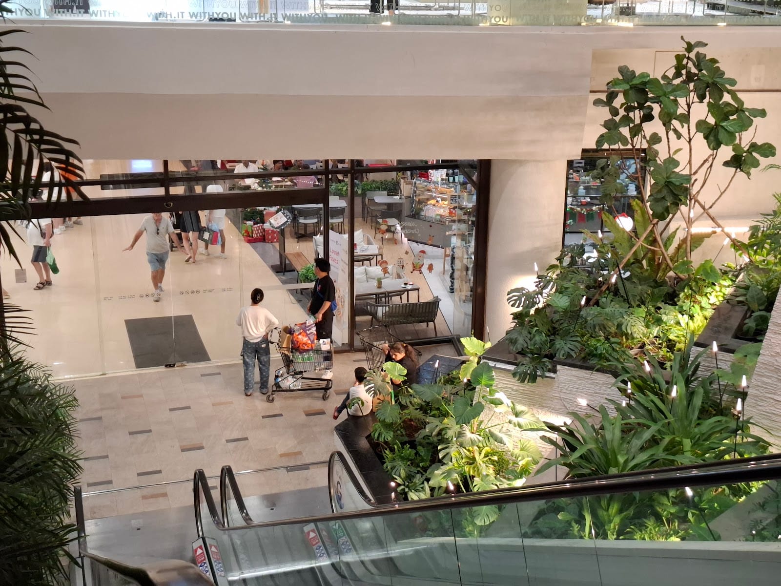 THE COFFEE CLUB - Central pattaya