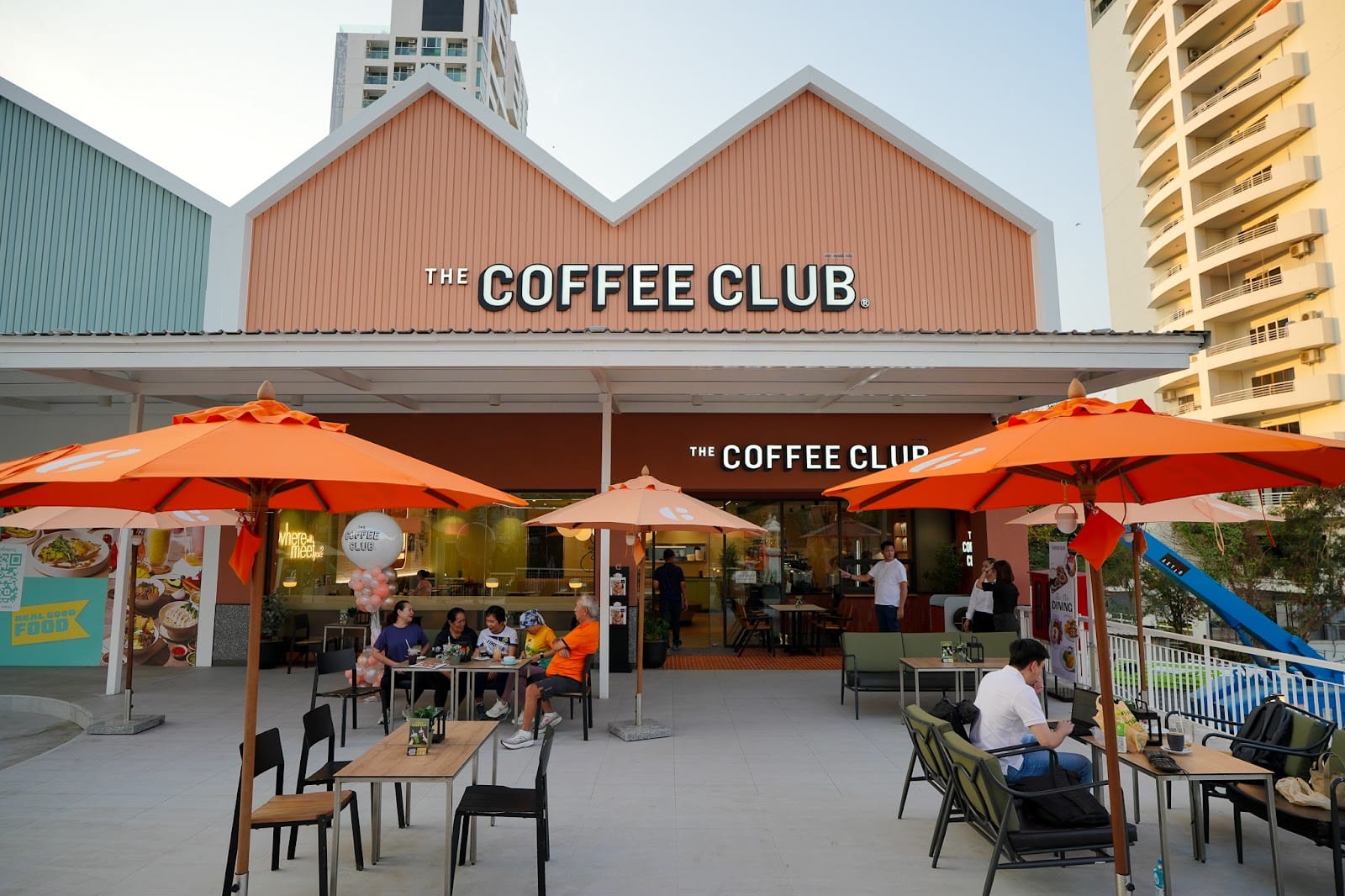 THE COFFEE CLUB - Tops Khao Phra Tamnak