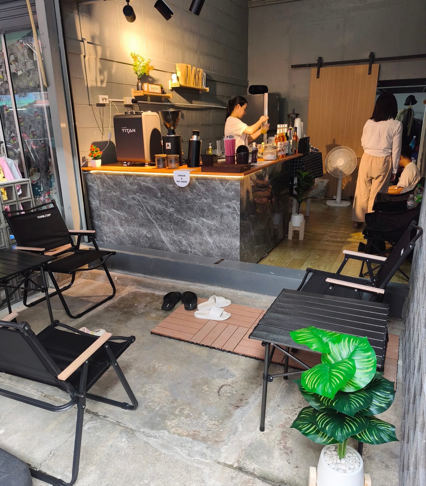 Little brew คอฟฟี่บาร์