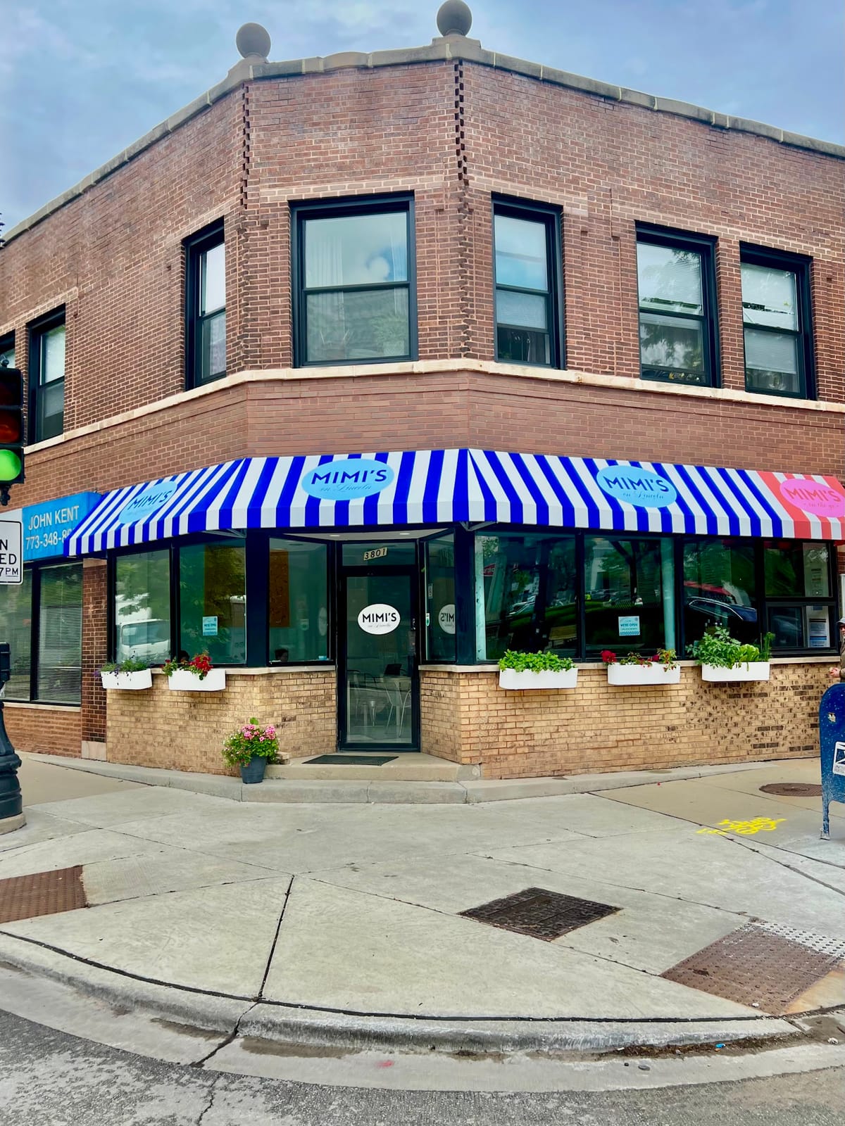 Mimi's on Lincoln