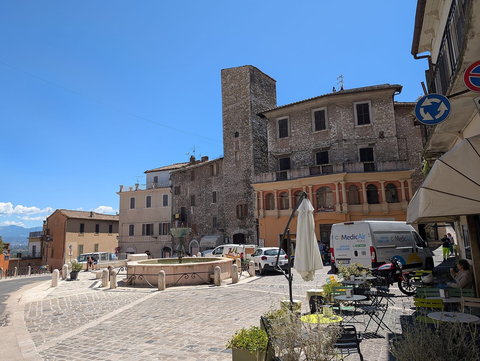 Cardona photo 4