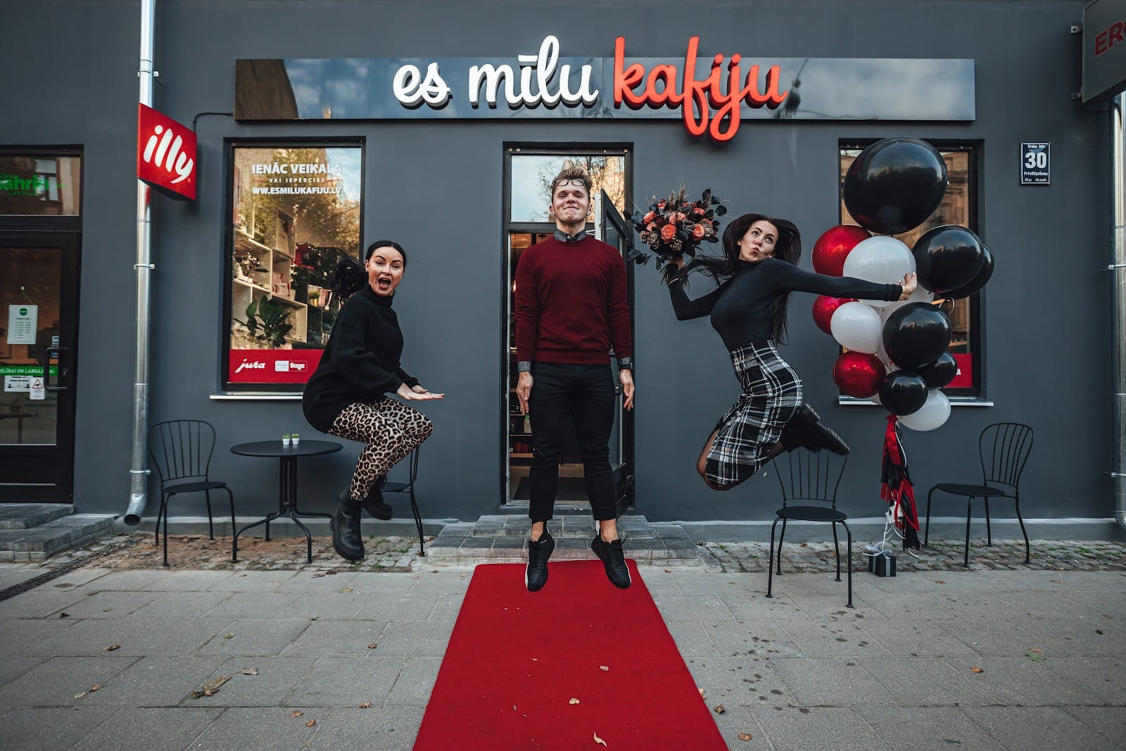 Es mīlu kafiju
