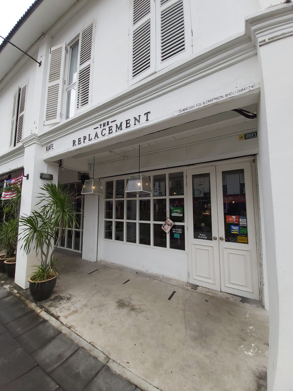The Replacement - Lodge & Kitchen