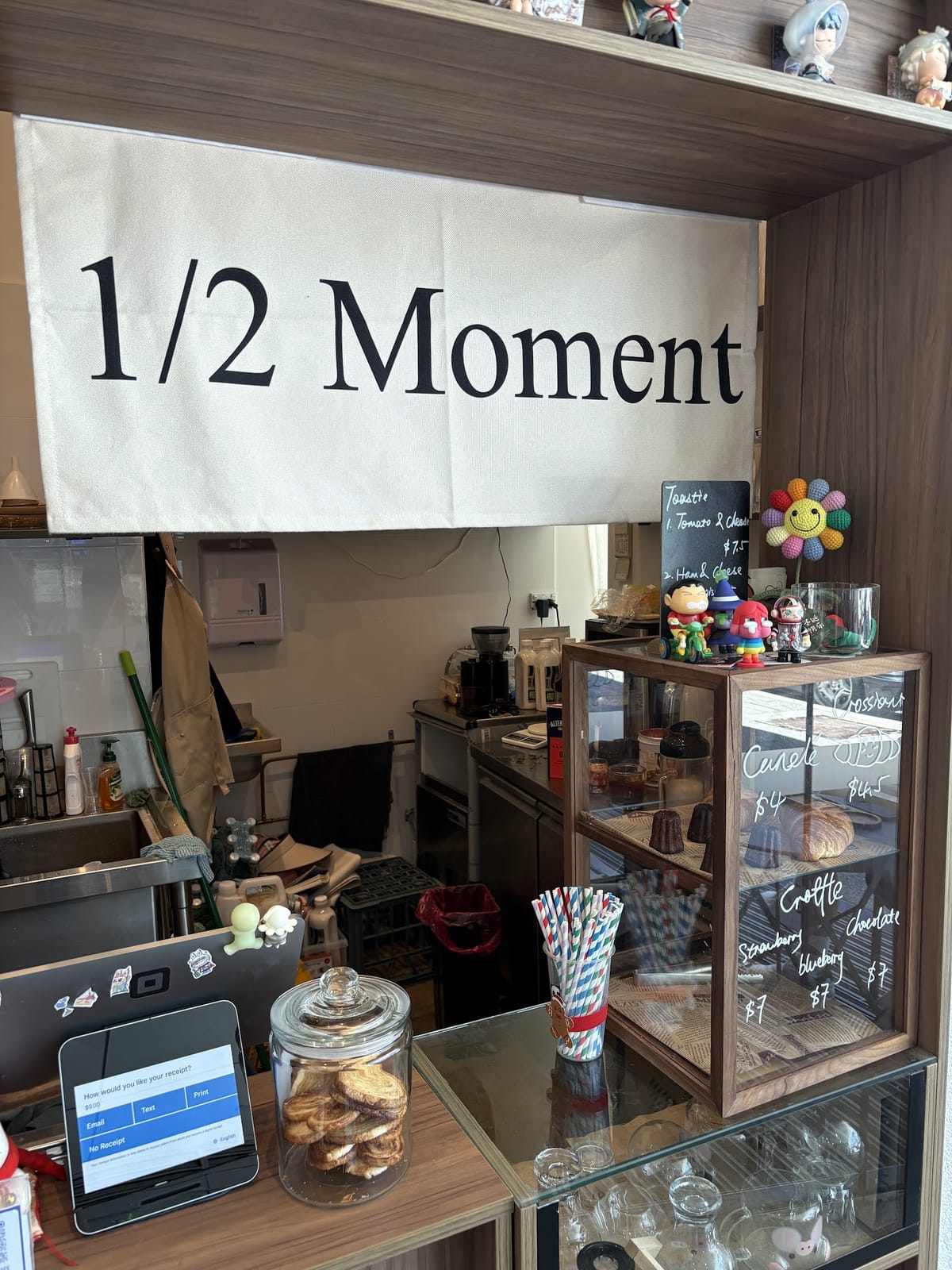1/2 Moment Cafe