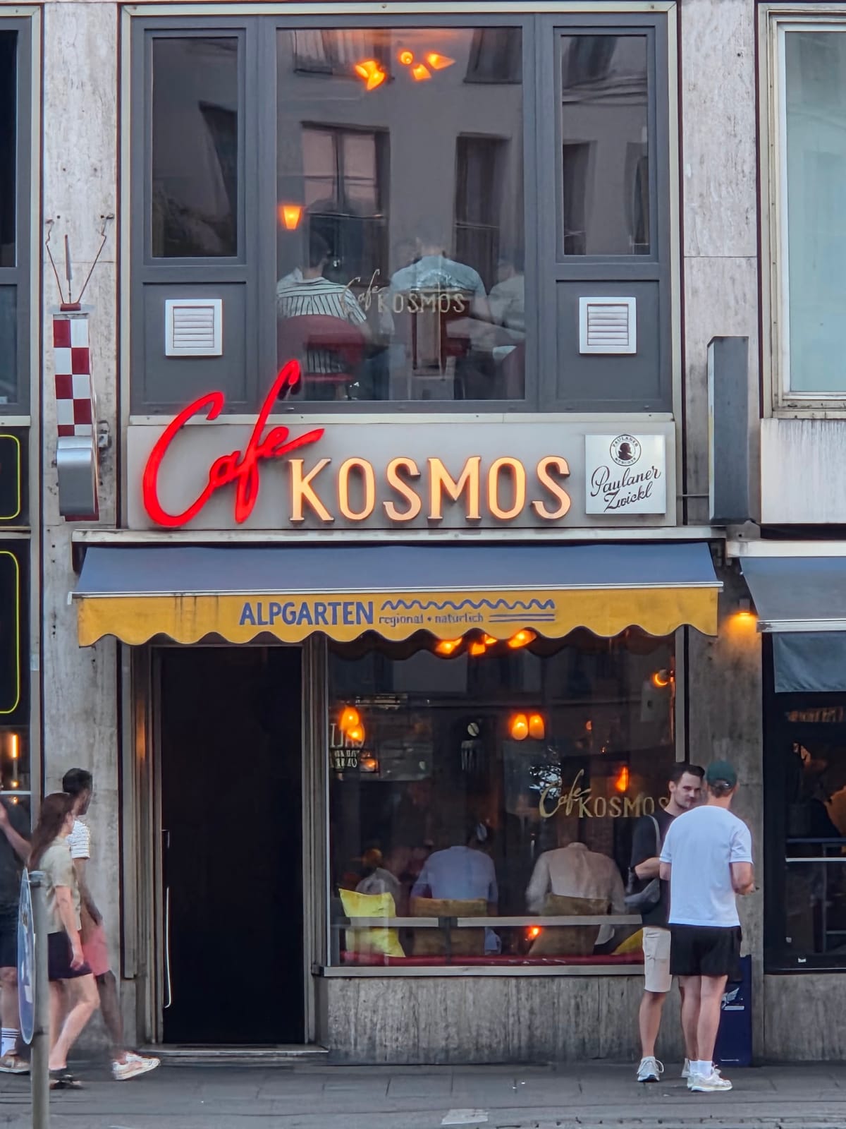 Café Kosmos