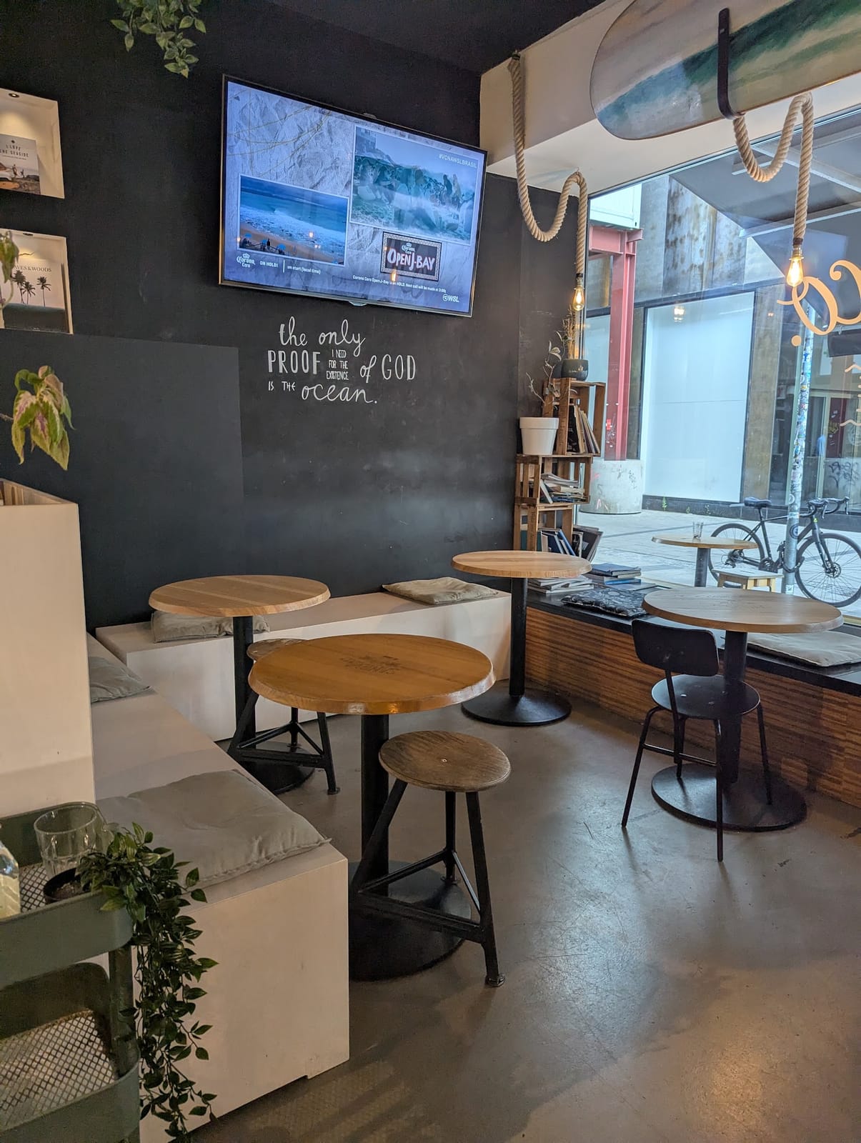 SantoLoco Surf Café