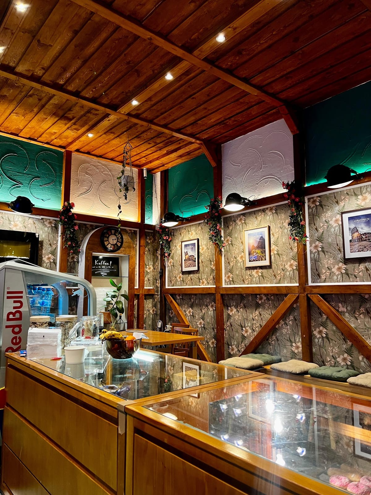 MackGorilla Cafe COFFEE & MORE