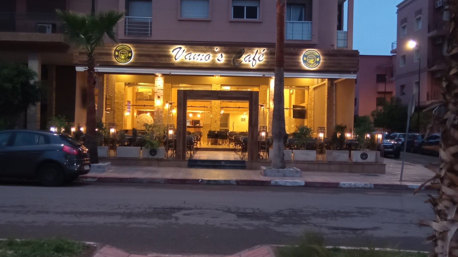 VAMO'S CAFE